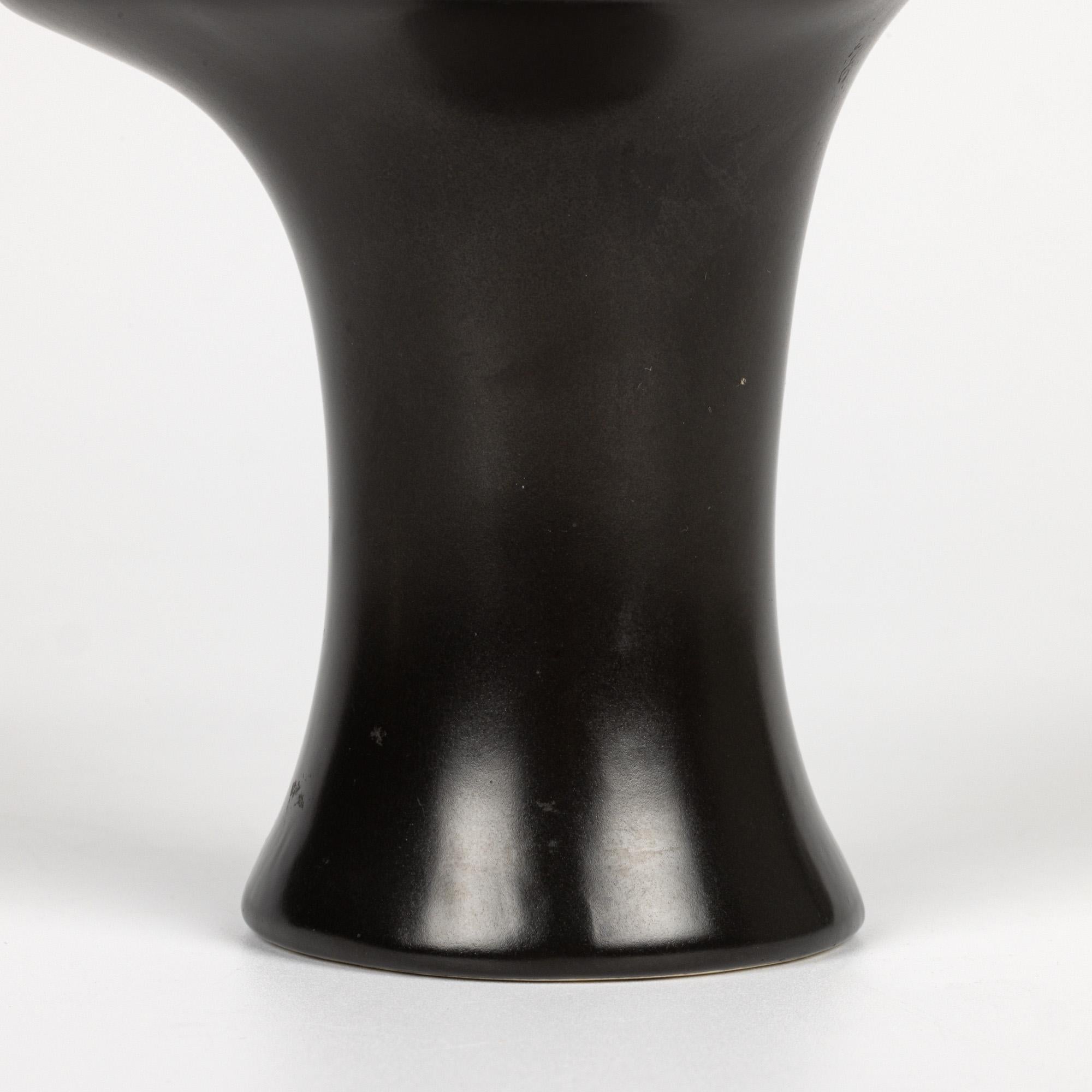 Jarrón esmaltado negro y amarillo de cerámica artística de mediados de siglo Pol Chambost en Bueno estado para la venta en Bishop's Stortford, Hertfordshire