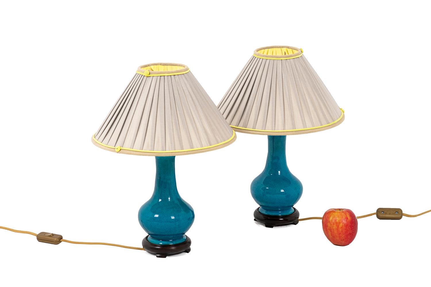Pol Chambost, in the style of.

Pair of pear-shaped lamps in cracked blue ceramics. Quadripod circular base in black lacquered wood. Gilt bronze mount.

Work realized in the 20th century.

!The price doesn’t include the lampshade price. However, our