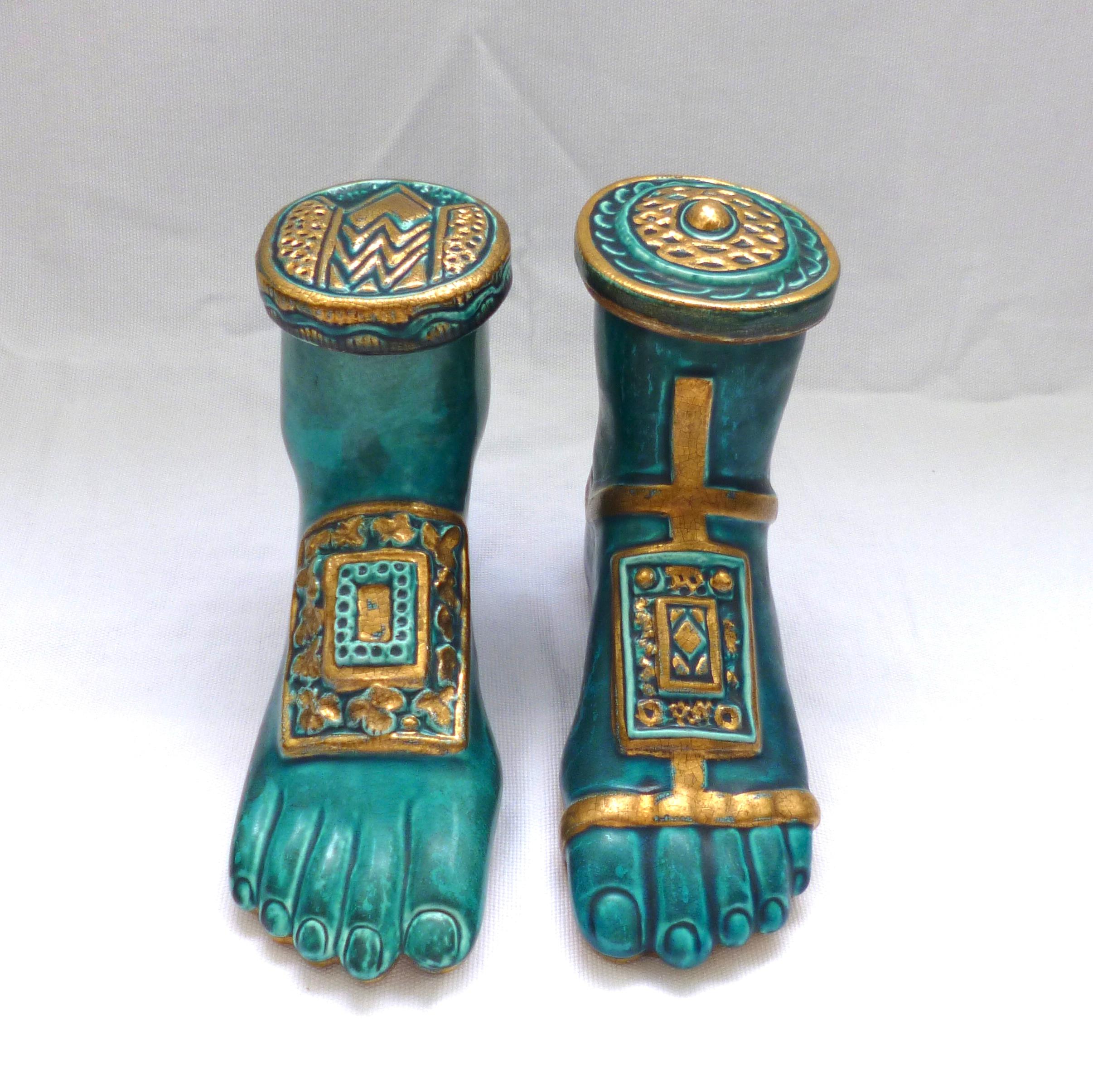 Pol Chambost Paire de boîtes en forme de pieds 1978 céramique émaillée bleue tur For Sale 3