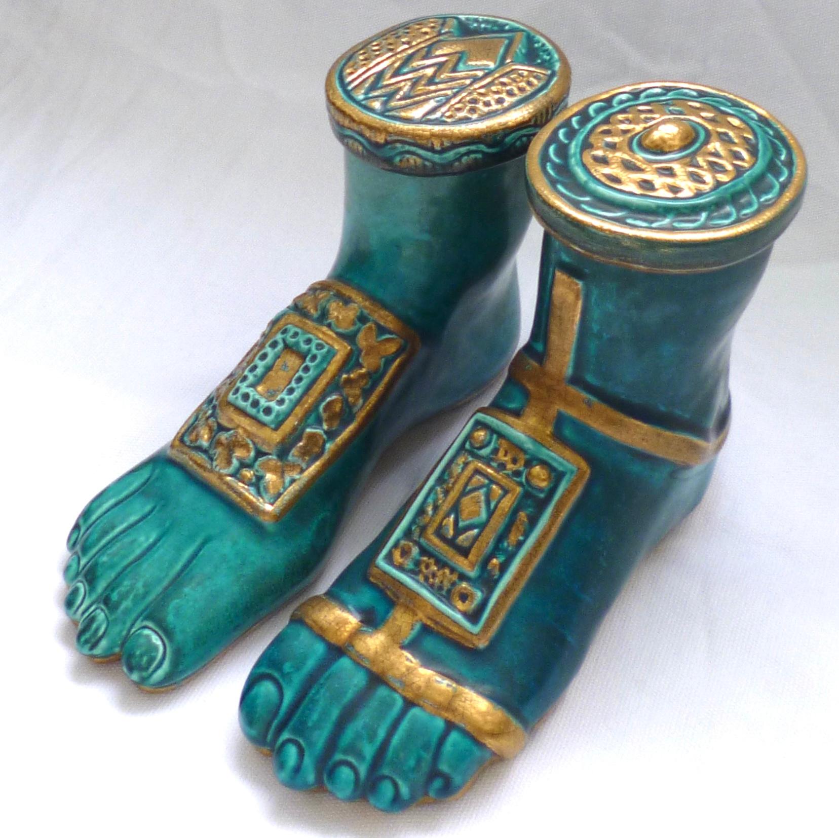 Pol Chambost Paire de boîtes en forme de pieds 1978 céramique émaillée bleue tur For Sale 4