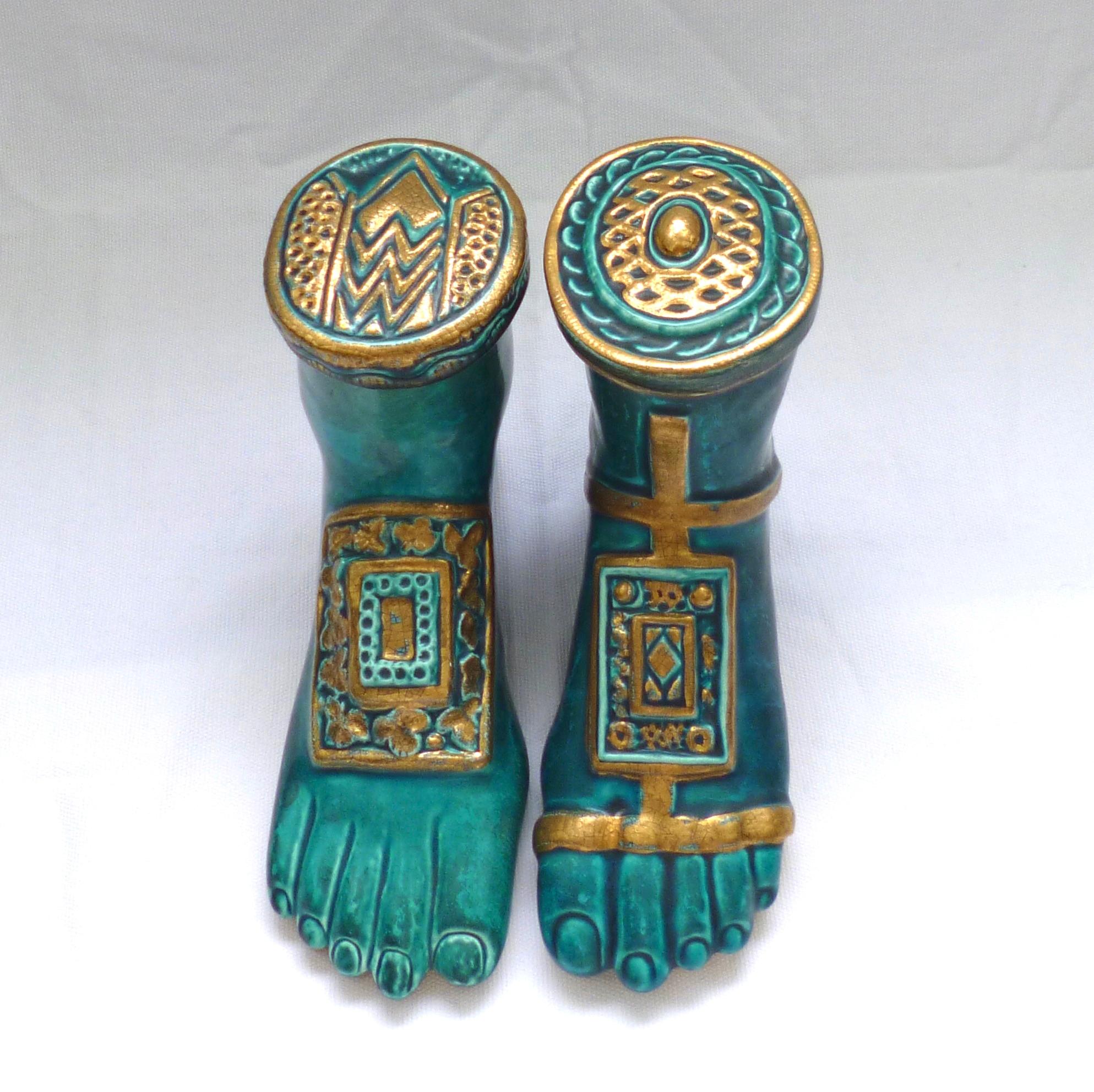Pol Chambost Paire de boîtes en forme de pieds 1978 céramique émaillée bleue tur For Sale 5