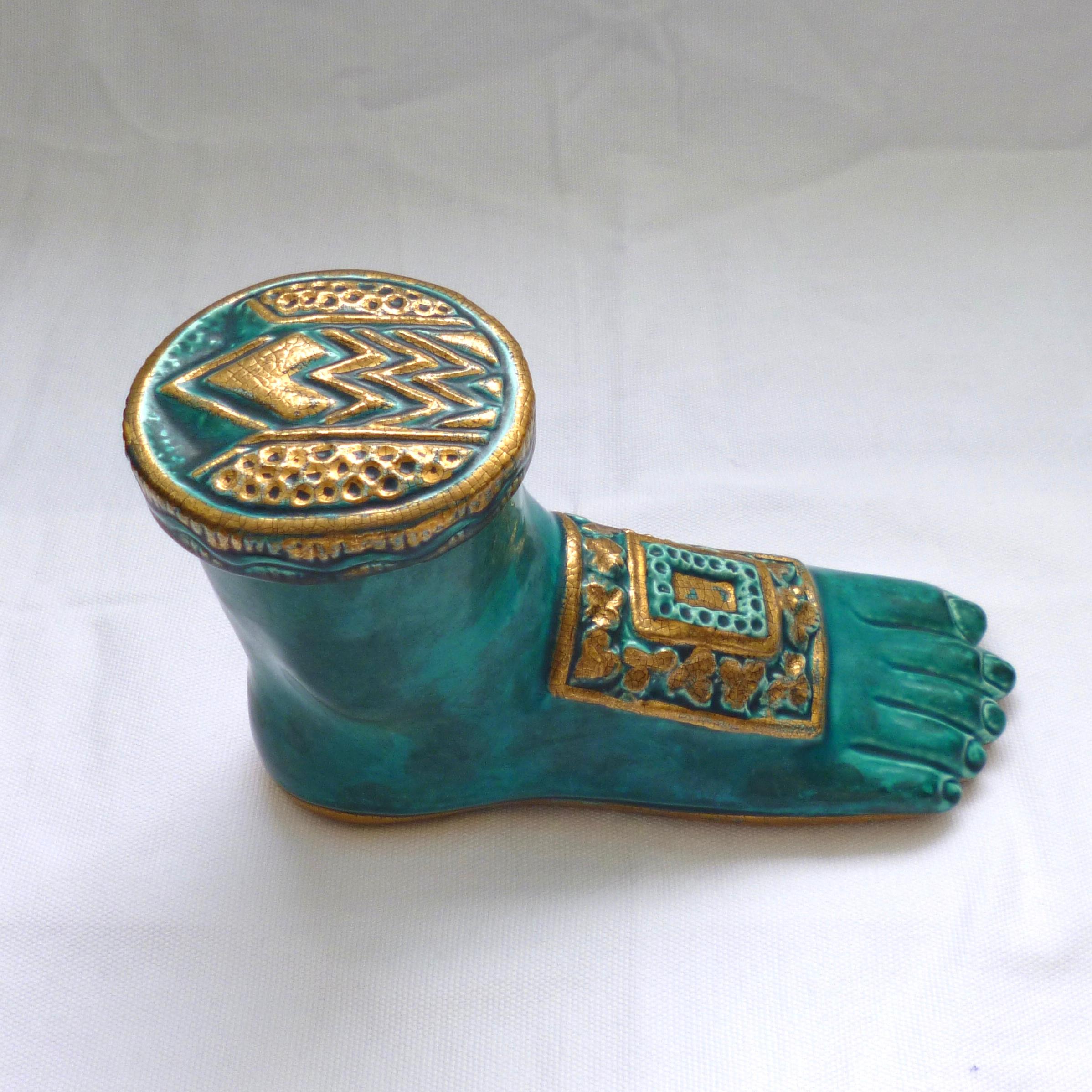 Pol Chambost Paire de boîtes en forme de pieds 1978 céramique émaillée bleue tur For Sale 8