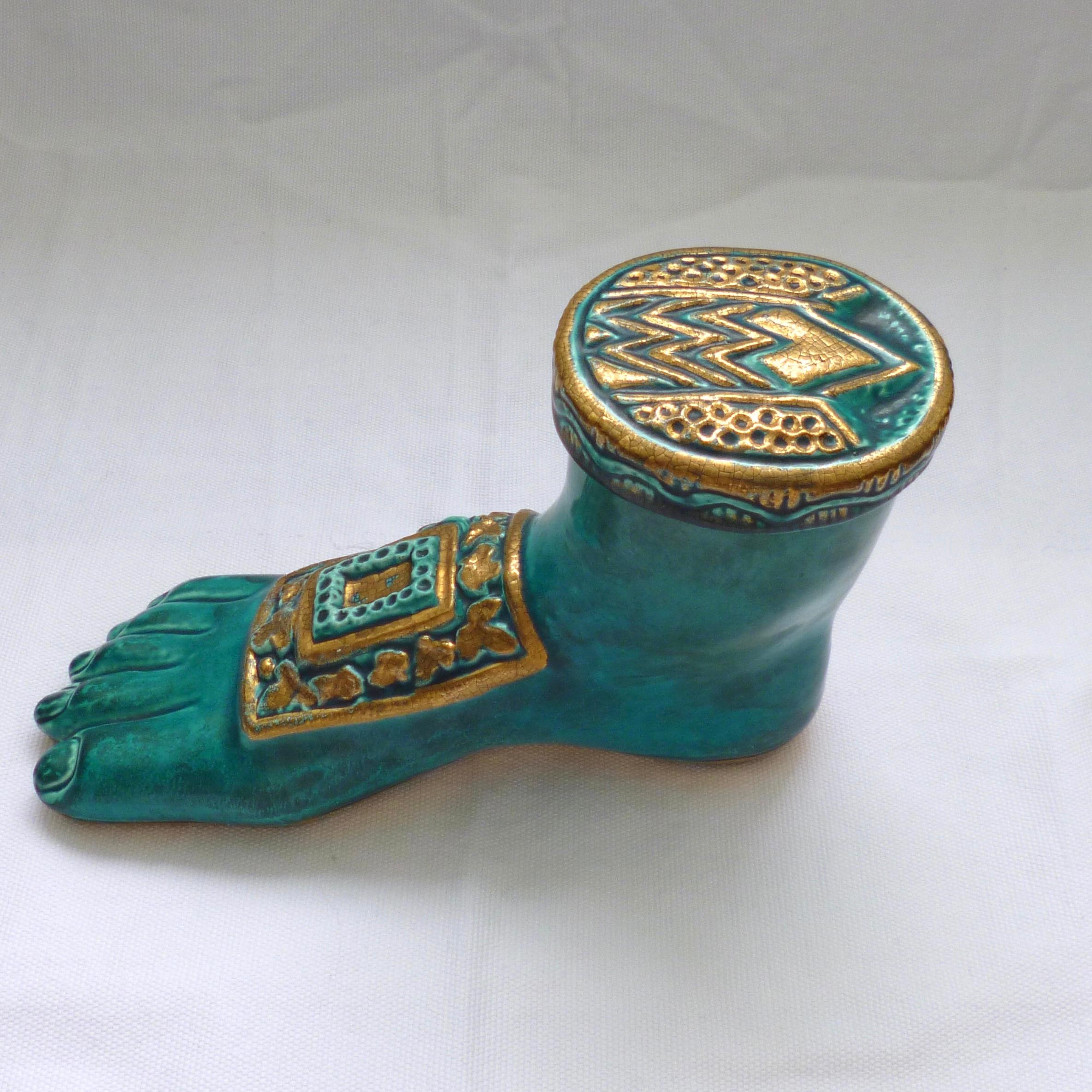 Pol Chambost Paire de boîtes en forme de pieds 1978 céramique émaillée bleue tur For Sale 9