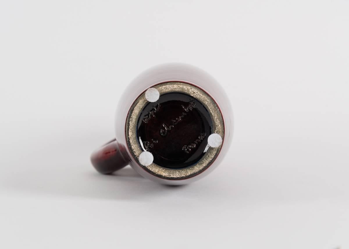 Pol Chambost, Jarra y seis tazas con vidriado rojo y blanco, Francia, 1972 en venta 2