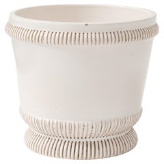 Jardinière blanche sur pied de Pol Chambost, France, vers les années 1930, signée, n°