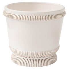 Jardinera blanca sobre pie Pol Chambost, Francia, c. 1930, firmada, no.