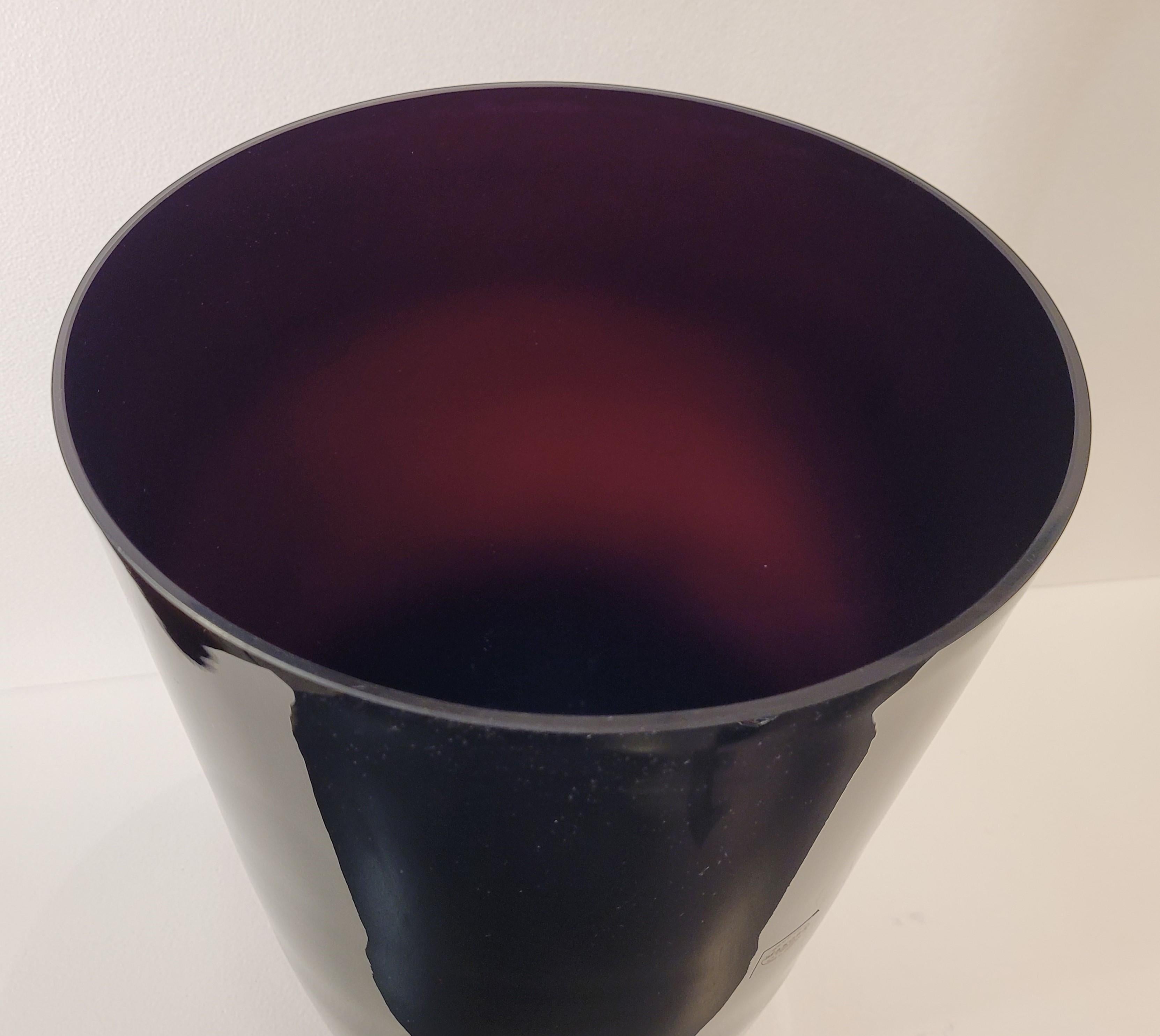 Poland Vintage Black Makora Glass Vase, 70s. label For Sale 5