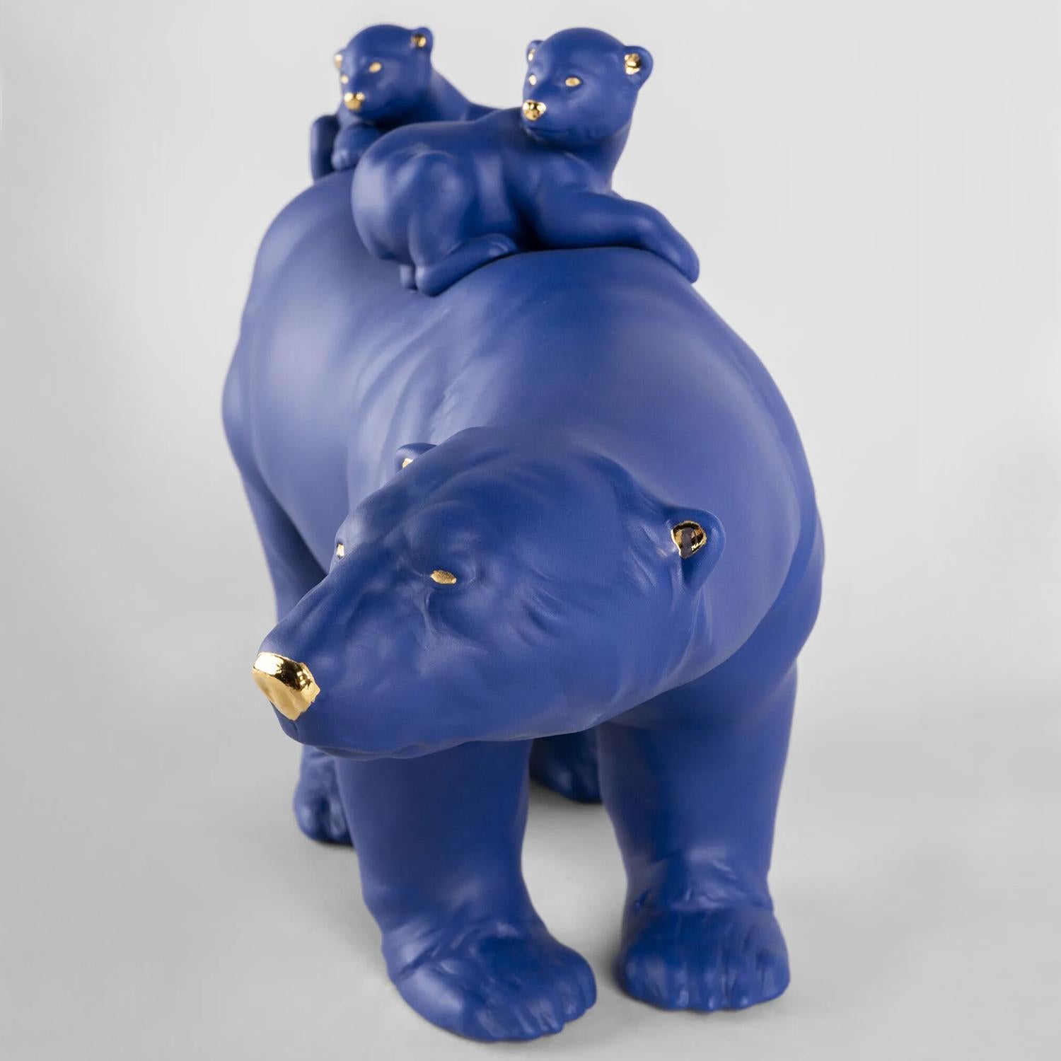 Portugais Sculpture de la famille de l'ours polaire en vente