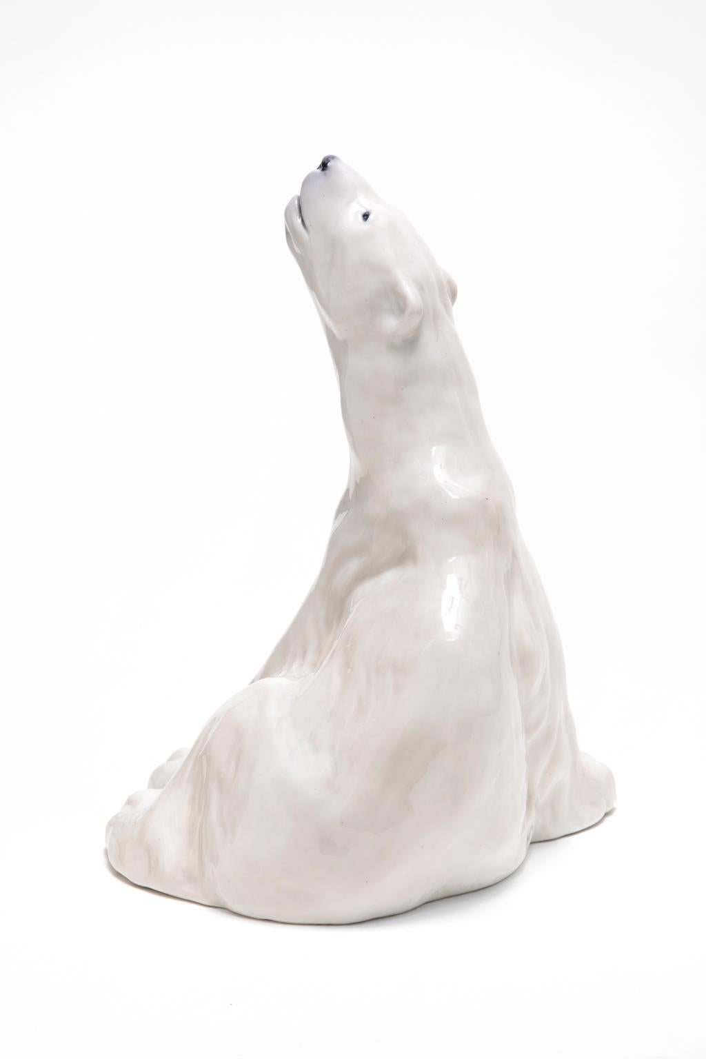 Fait main Figurine en porcelaine « POLAR BEAR » de Knut Khyn pour Royal Copenhagen  #825 en vente