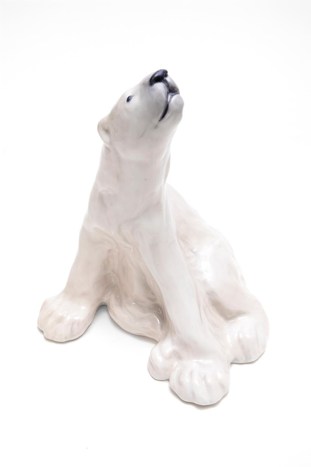 Début du 20ème siècle Figurine en porcelaine « POLAR BEAR » de Knut Khyn pour Royal Copenhagen  #825 en vente
