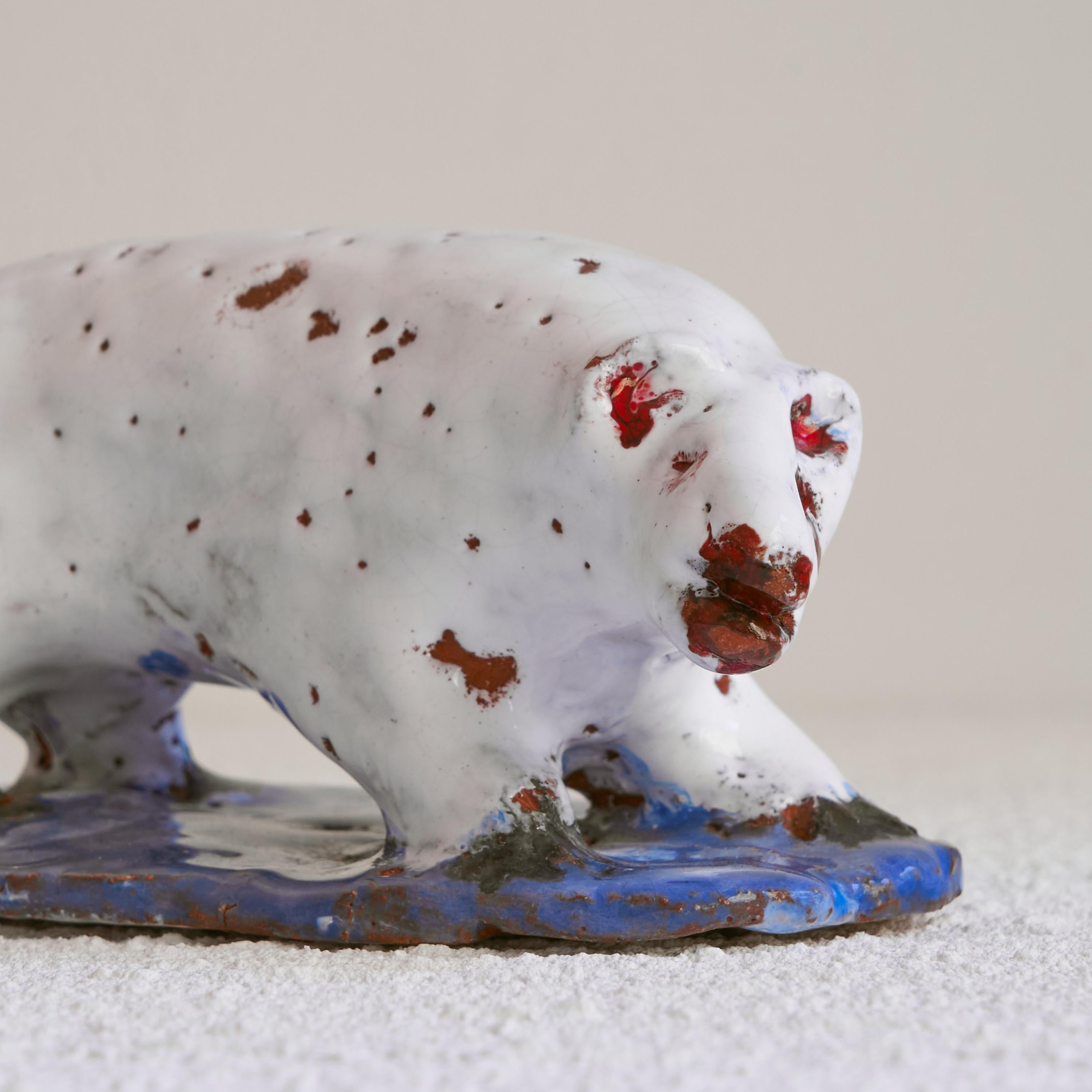 Inconnu Sculpture d'ours polaire en argile émaillée en vente