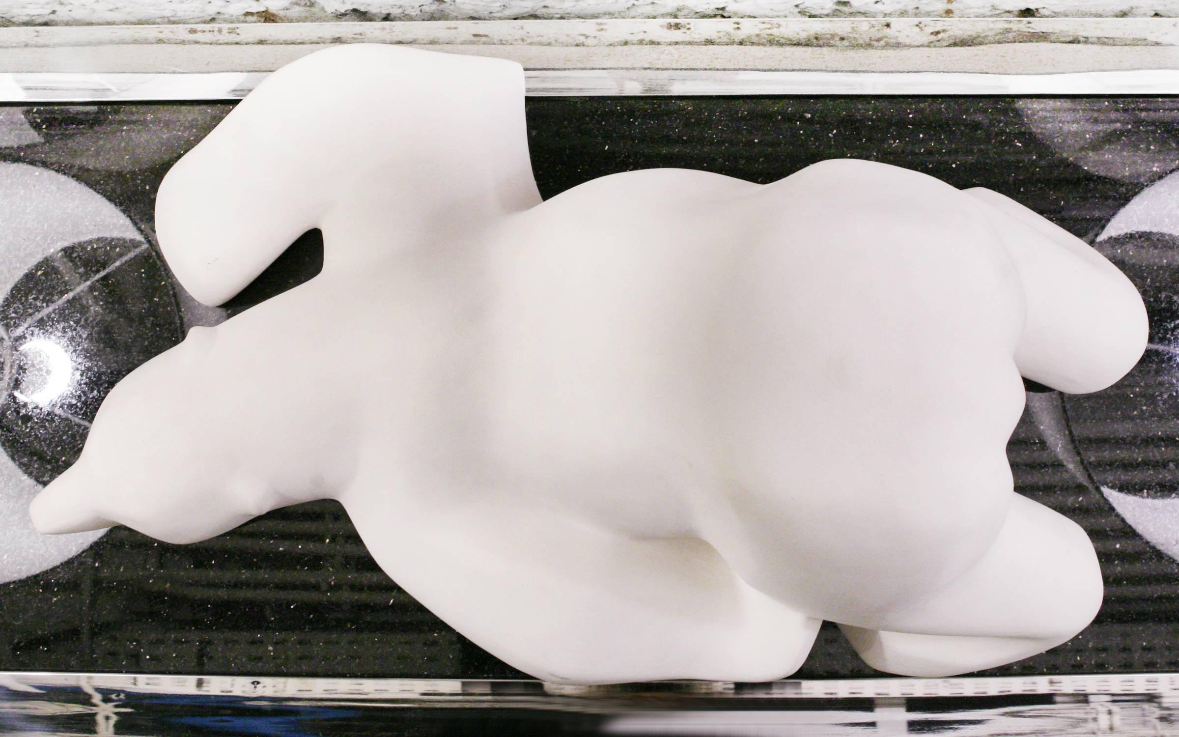 Polar Bear Sculpture in White Matte Ceramic In Excellent Condition For Sale In Paris, FR