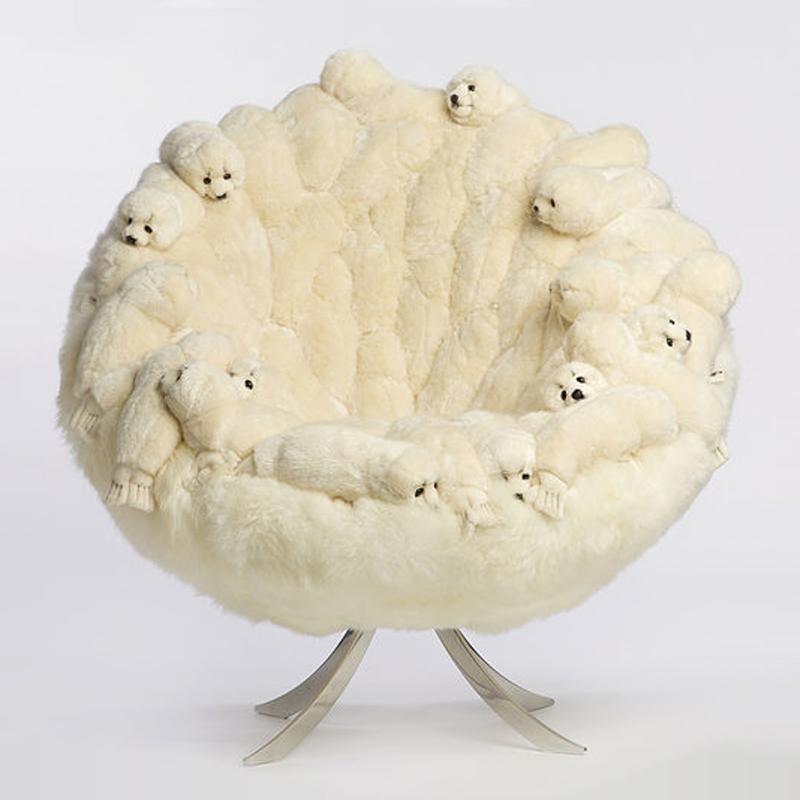 Armchair polar plush baby seals made with small plush seals
on all the back seat. Minutely handmade piece, handcrafted
details with high quality synthetic white fur and white hairs.
Exceptional piece, limited edition of 30 pieces.