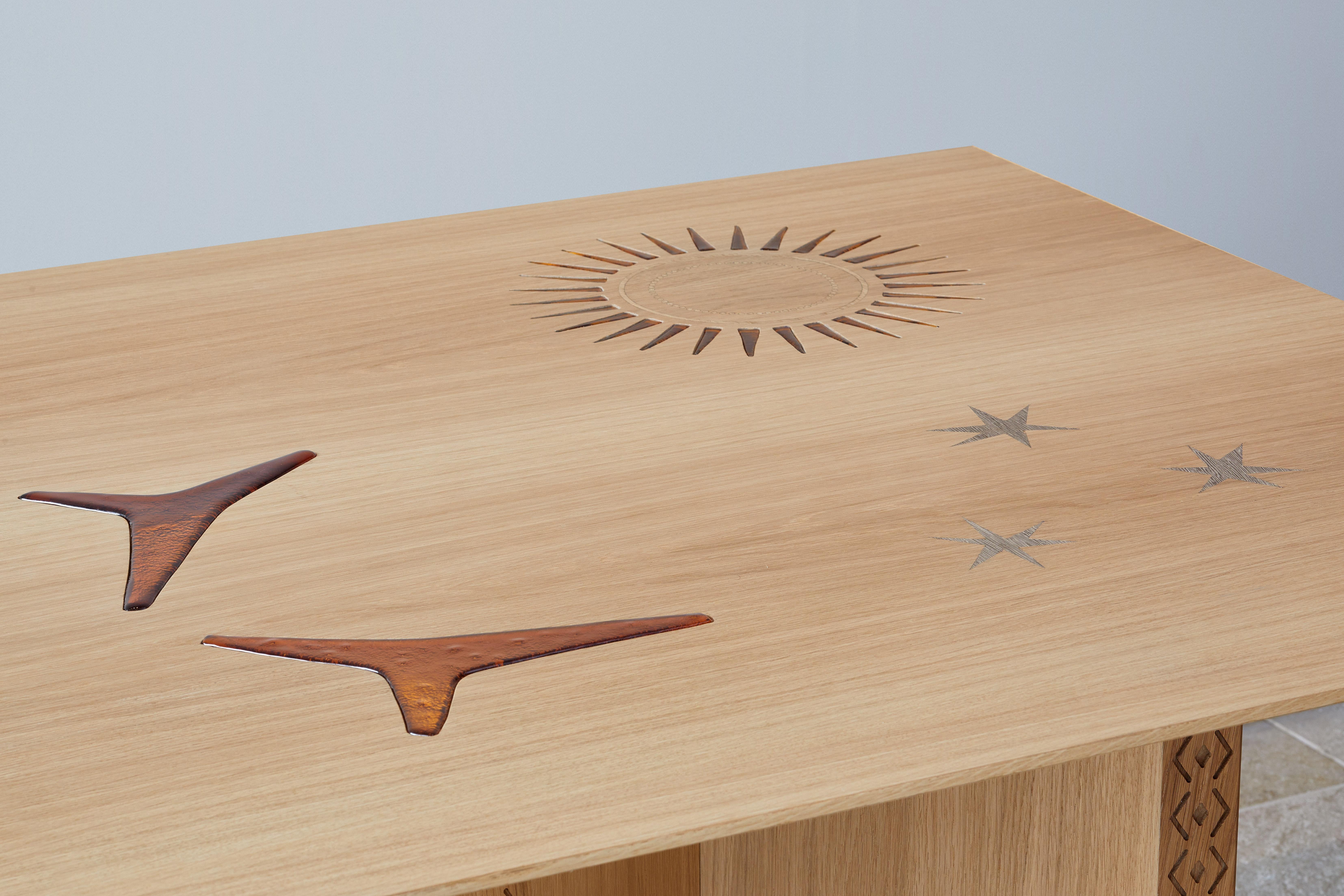 Libanese Tavolo moderno in Wood Oak e vetro colorato, A.I.C., MB Designs in vendita