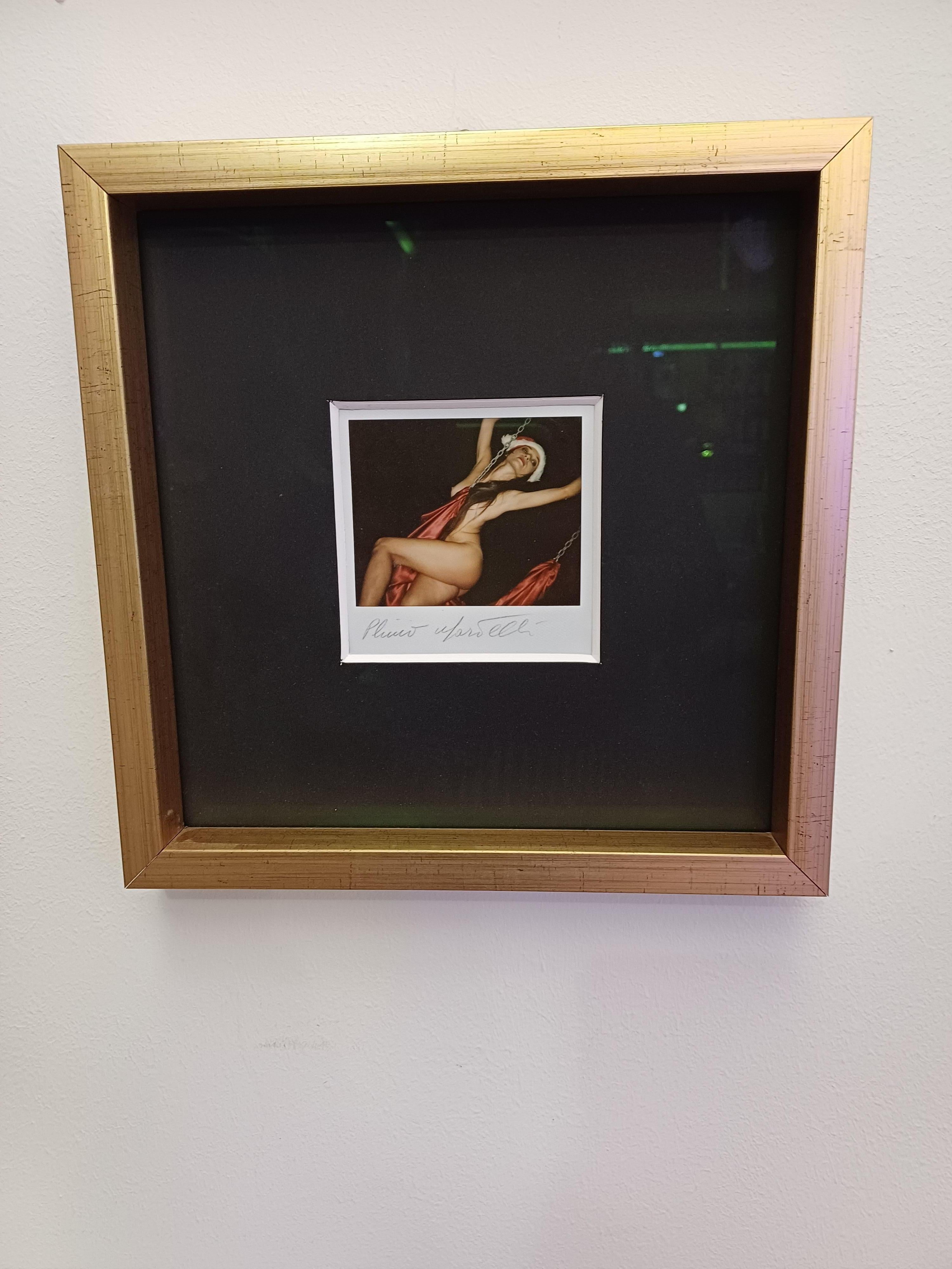 Polaroid signiert Plinio Martelli.
Polaroidformat 10 cm x 10 cm.
Bildgröße 27,5 cm x 27,5 cm
Plinio Martelli wurde 1945 in Turin geboren.  Nachdem er die Accademia Albertina besucht hatte, nahm er 1967 an der Fluxus-Veranstaltung teil, an der auch