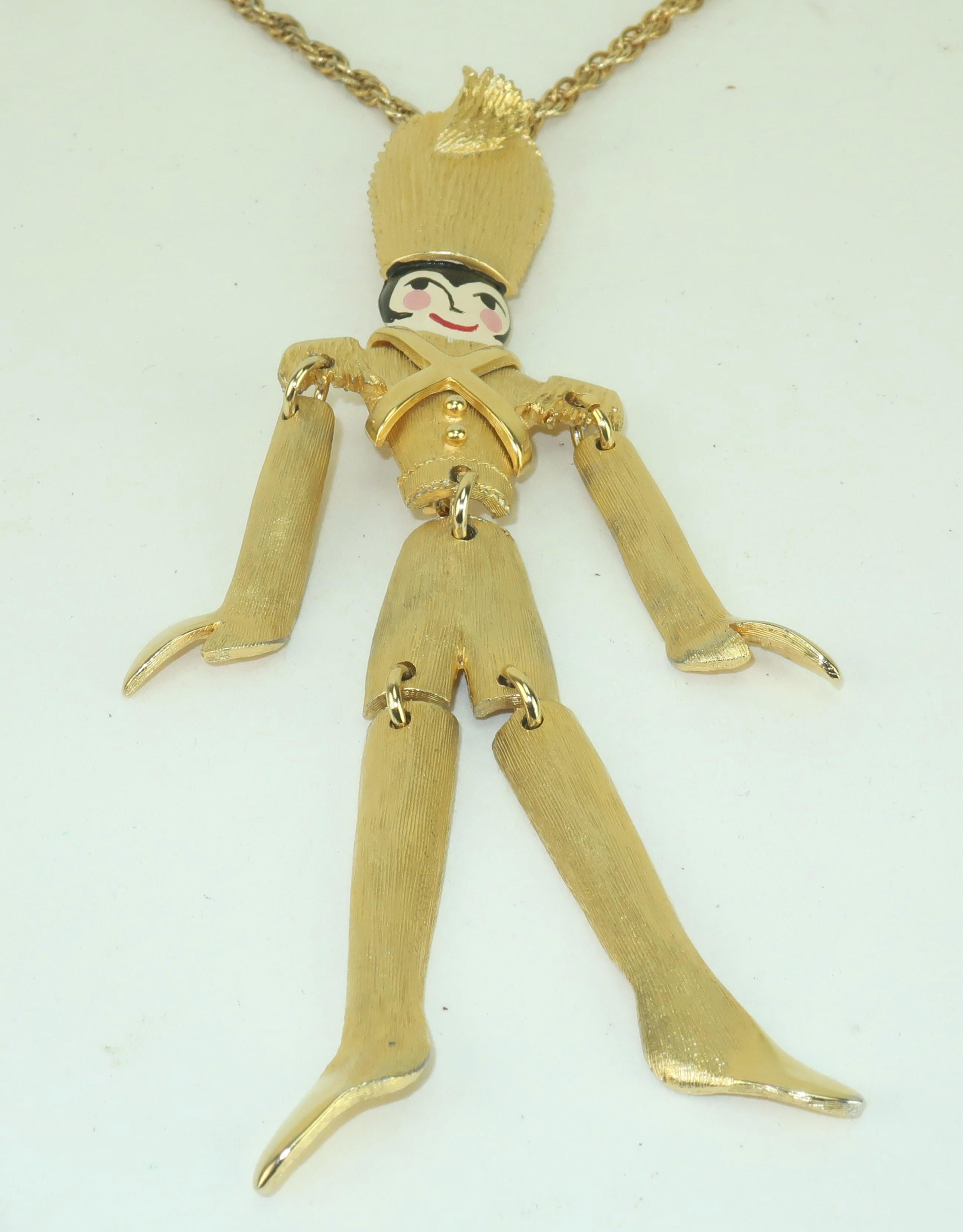 Femenino o masculino POLCINI Collar Broche Colgante Soldado Articulado Tono Oro, Años 60