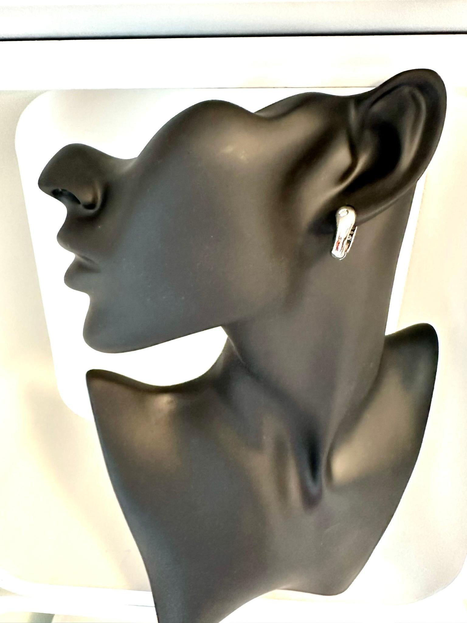 Women's or Men's Polello Hand-Made 18 karat White Gold Earrings with Diamonds For Sale