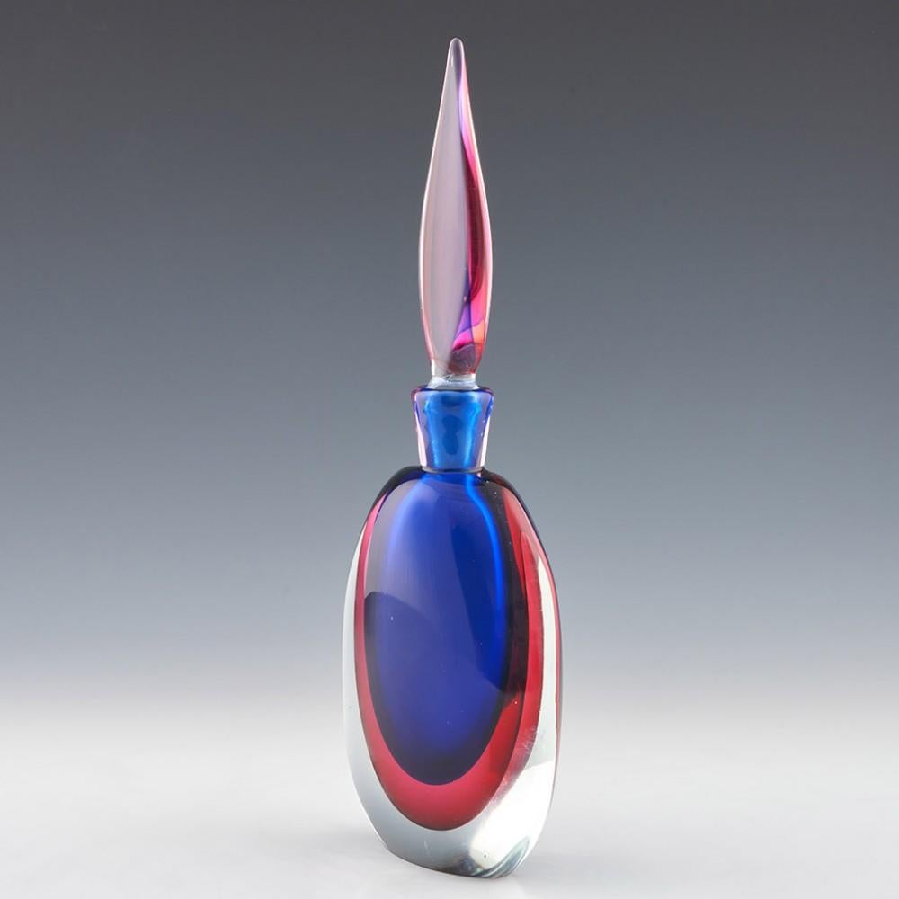 Heading : Murano Sommerso Flask with Leaf Blade Stopper circa 1955.
Date : circa 1955
Origin : Murano, Italy
Bowl Features : Blue and ruby-ruby red in clear sommerso flask, with slender stopper.
Marks : None
Type : Sommerso stoppered