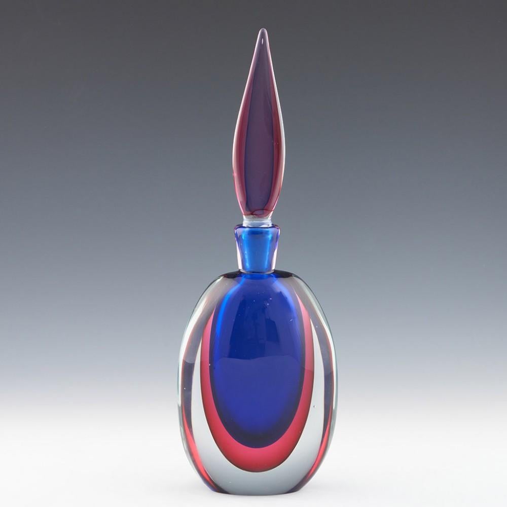 Poli entworfener Seguso Blu-Rubino-Flask mit blattförmigem Klingeelampe, um 1955 (Italienisch) im Angebot
