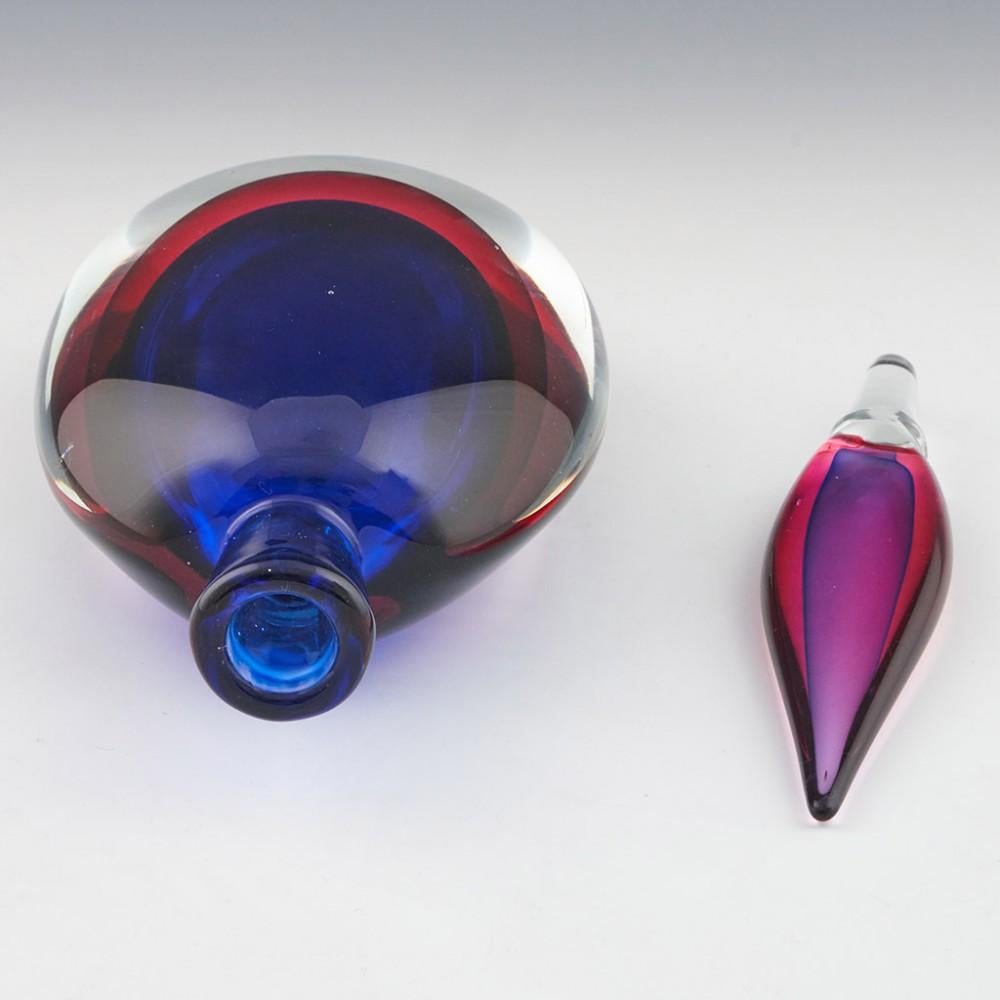 Glass Poli Designed Seguso Blu-Rubino Flask with Leaf Blade Stopper, circa 1955