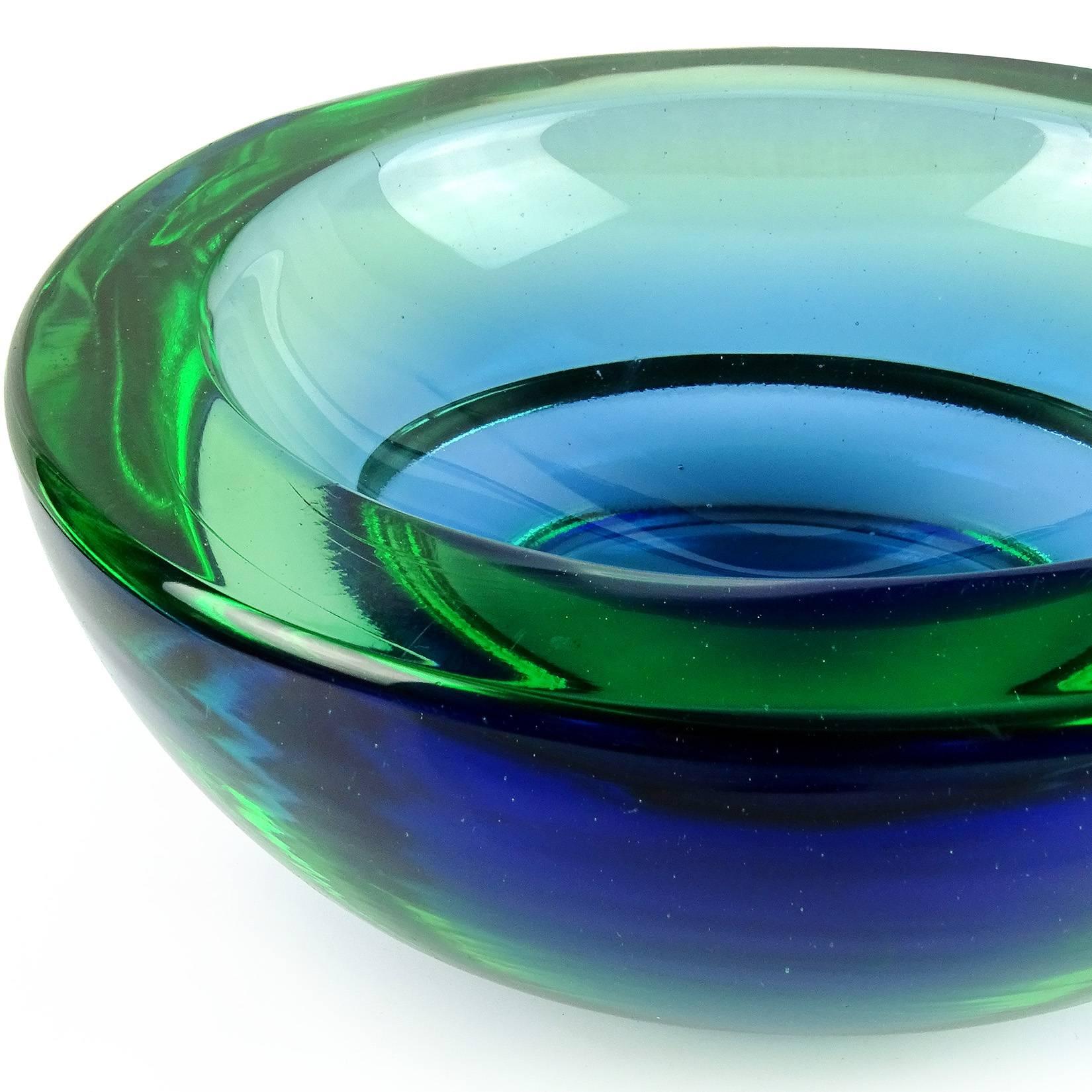 Mid-Century Modern Poli Seguso Vetri d'Arte Murano Sommerso Blue Green Italian Art Glass Bowl