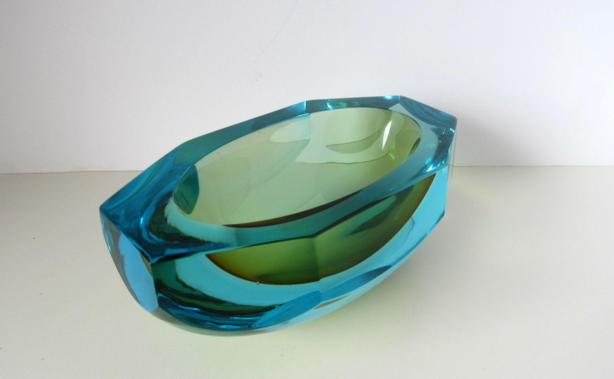 Poli Seguso Vetri d'Arte Murano Sommerso Blue Green Italian Art Glass Bowl im Zustand „Gut“ in Surprise, AZ