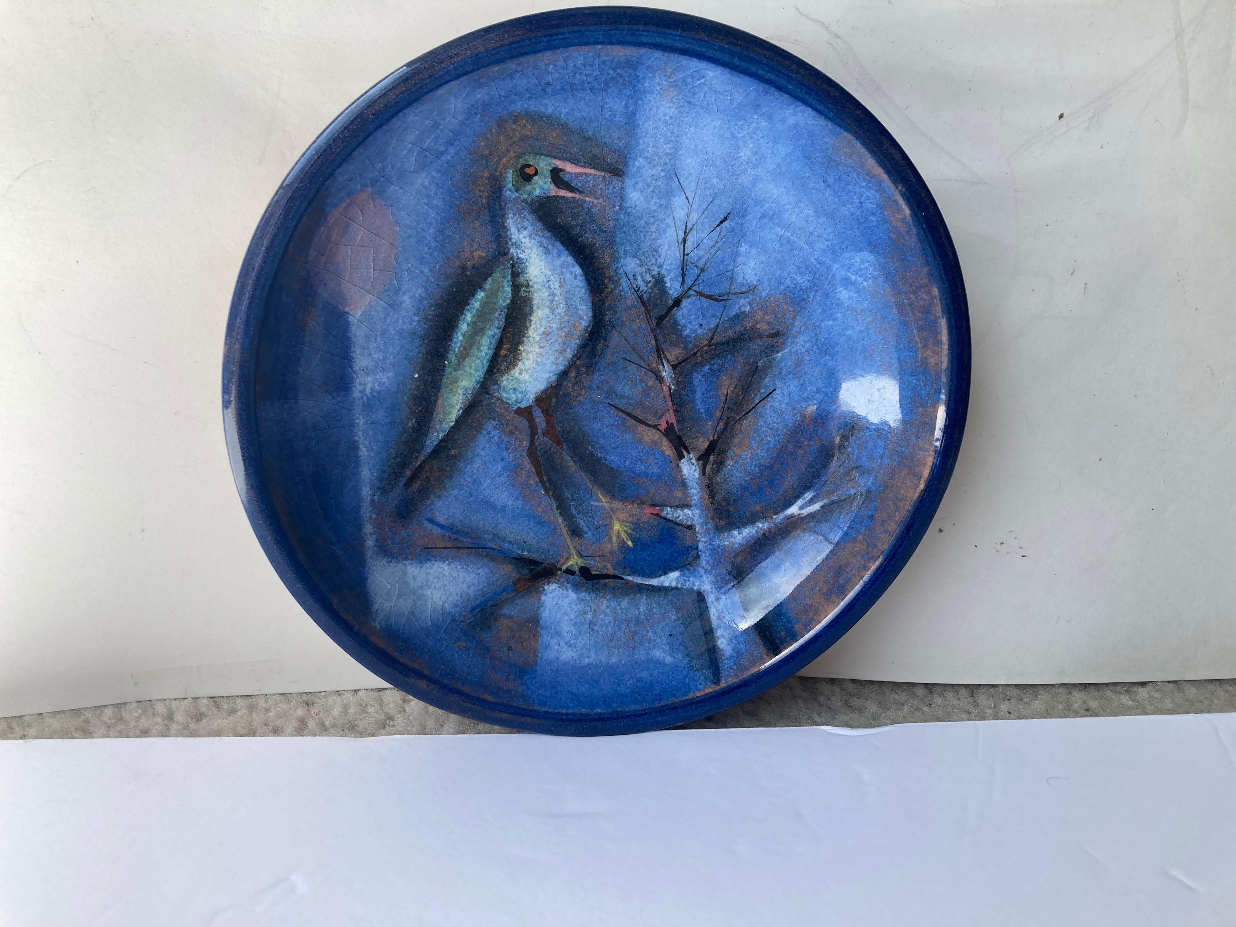 Preciosa pintura en plato de cerámica, obra de la muy conocida artista de Los Ángeles Polia Pillin.