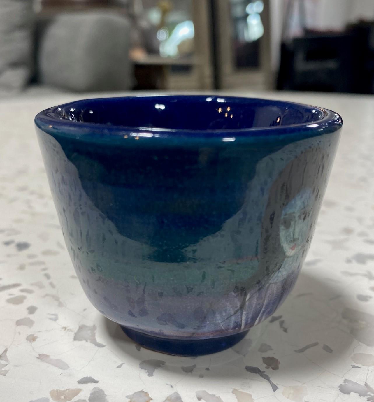 Polia Pillin Signed Mid-Century Modern California Studio Pottery Yunomi Tea Cup In Good Condition For Sale In Studio City, CA