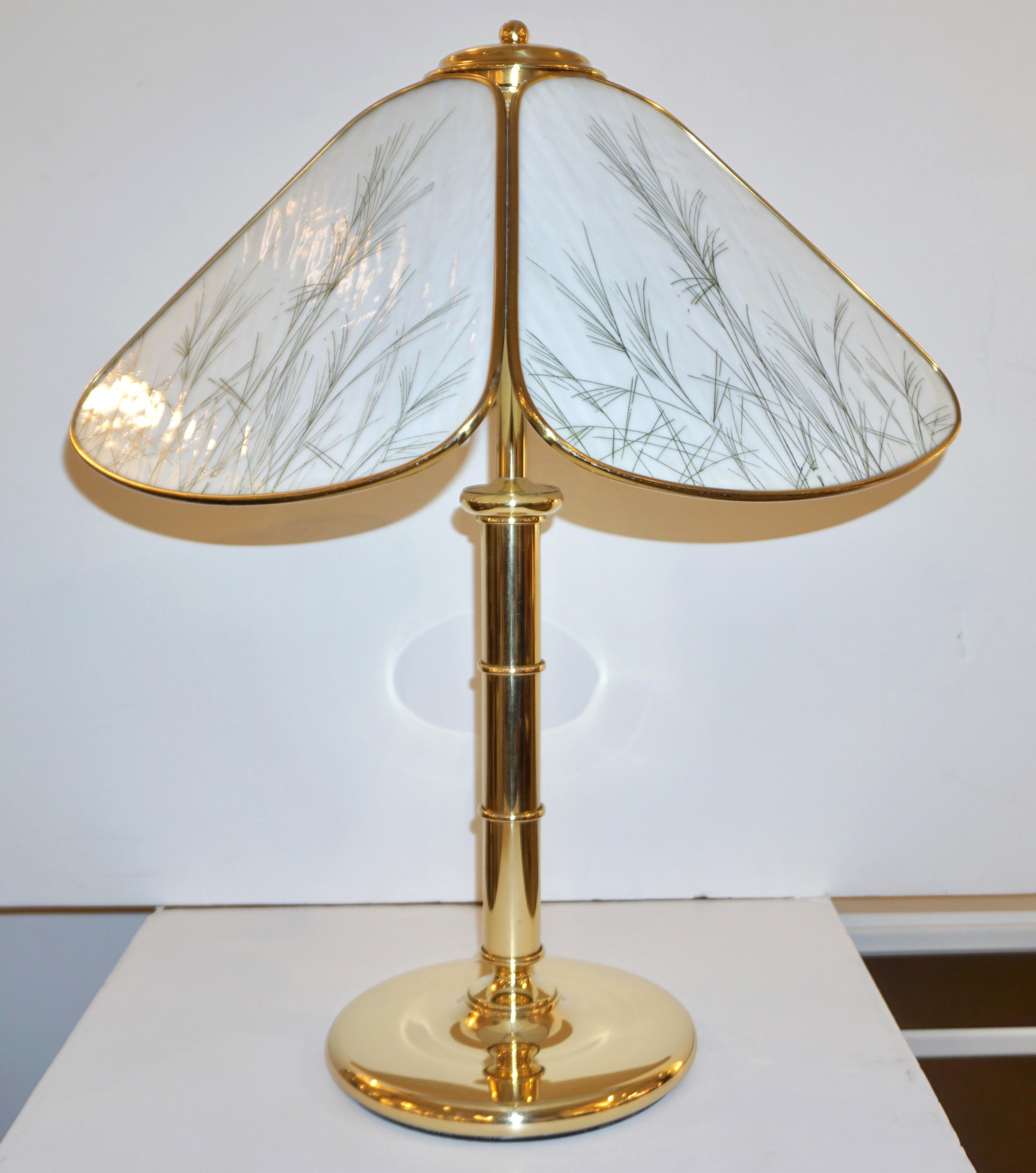 Poliarte 1960s Italian Feather Reed Grass & Bamboo Decor White Glass Brass Lamp In Excellent Condition For Sale In New York, NY