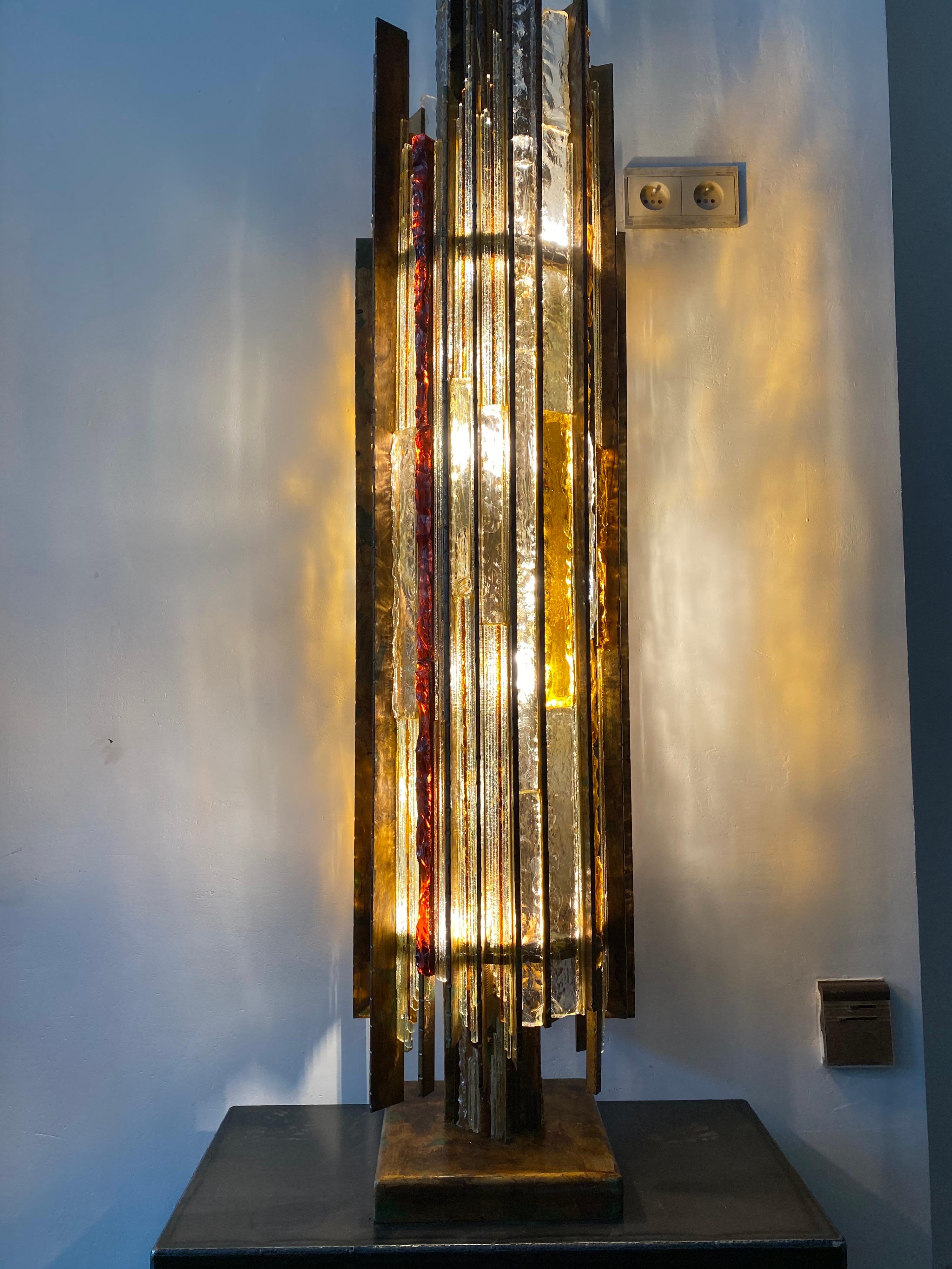 Poliarte Brutalistische Stehlampe aus Bronze und Glas in Lebensgröße, 1970er Jahre, von Albano Poli (Ende des 20. Jahrhunderts) im Angebot