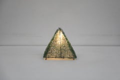 Modernistische, von Poliarte inspirierte Pyramiden-Tischlampe aus gewebtem Glas