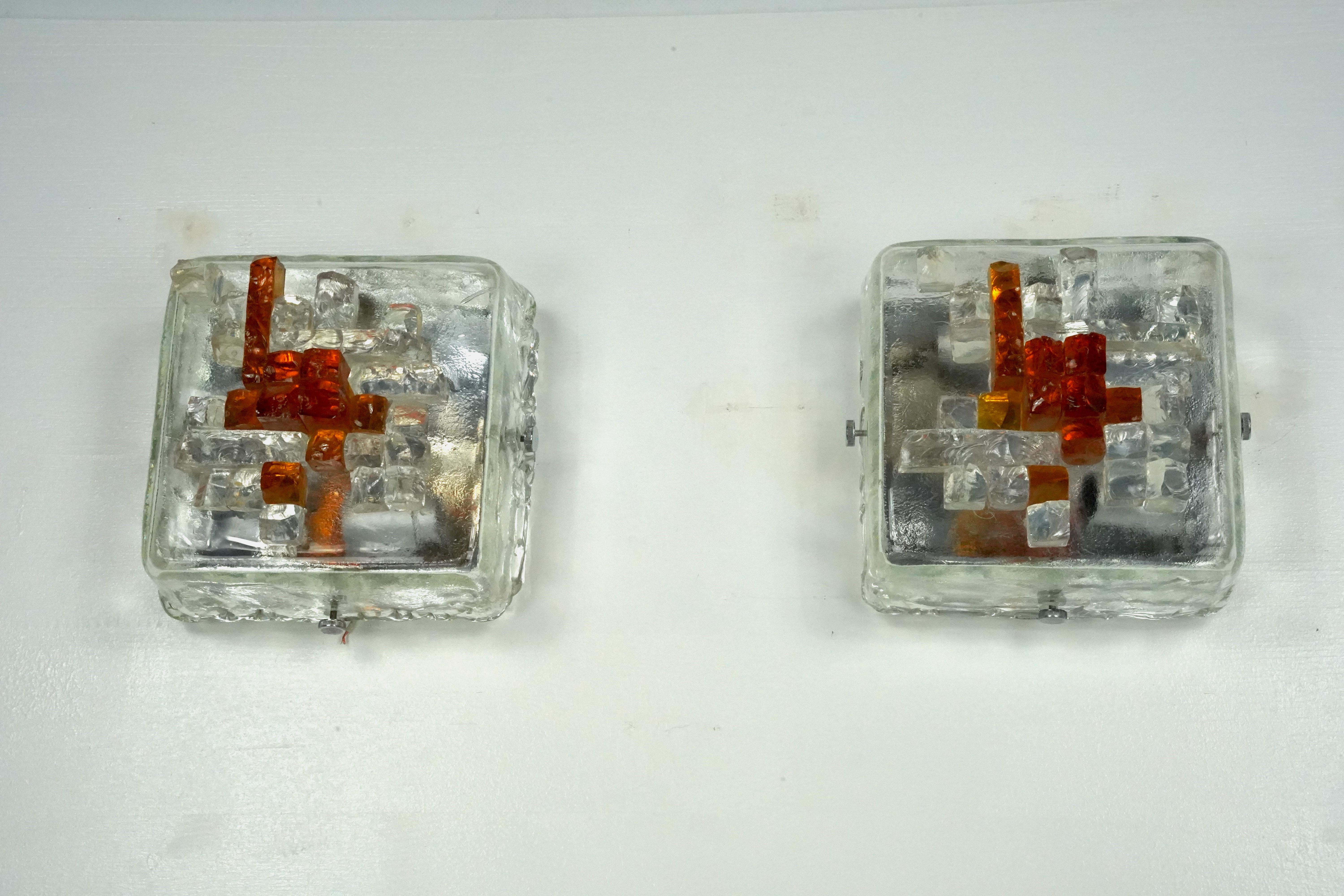 Italian Poliarte, rare pair of wall lamps in cut murano glass. Italy 1970s For Sale