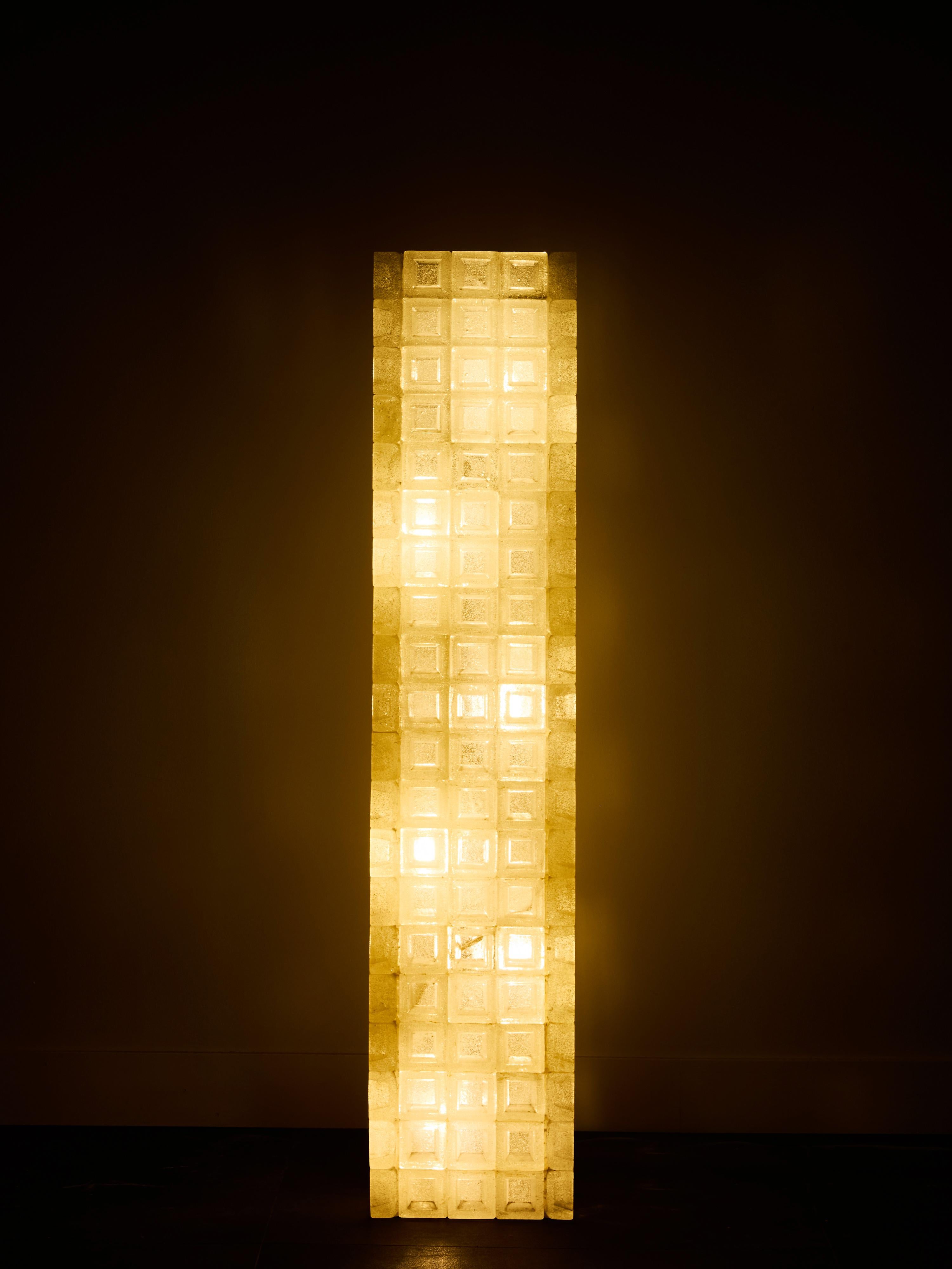 italien Poliarte - Lampadaire sculptural à cubes en verre en vente