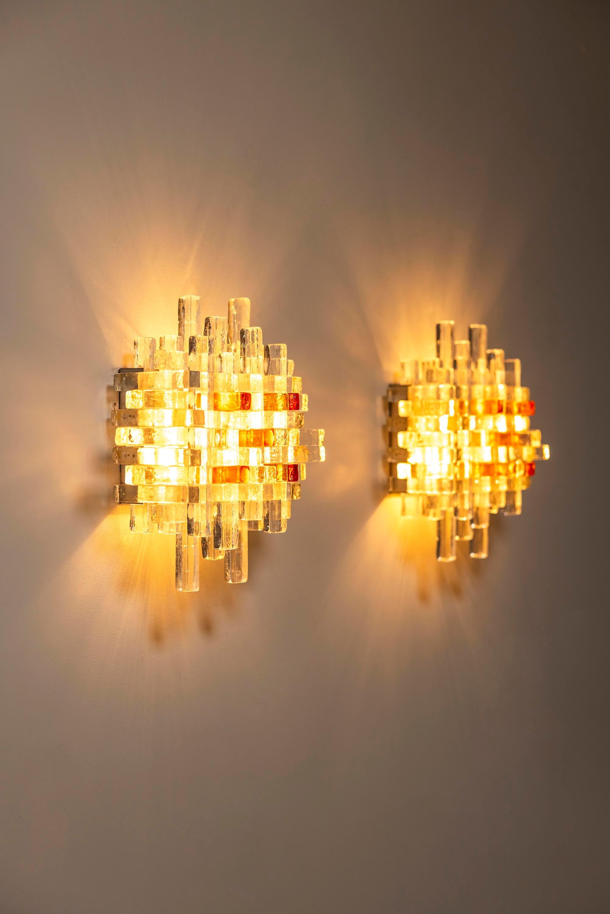 The lamps of maestro glass artist Albano Poli, which he manufactured and released under his PoliArte label, are often of undeniable beauty. To be fair, Murano glass needs very little to be loved by its viewer, but Poli's compositions of the