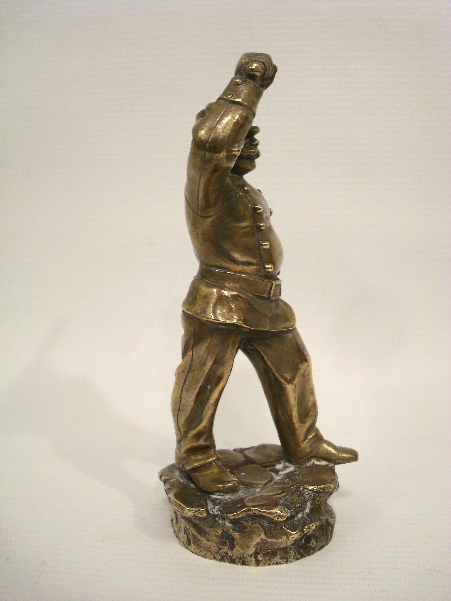 Argentato Mascotte per auto di poliziotti / ornamento per il cofano di Antoine Bofill, francese, circa 1910 in vendita