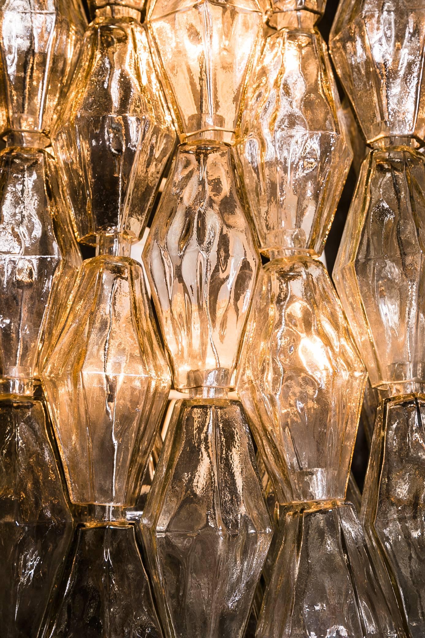 A midcentury polyhedral chandelier designed by Carlo Scarpa for Venini. Layered tiers of 99 handblown 