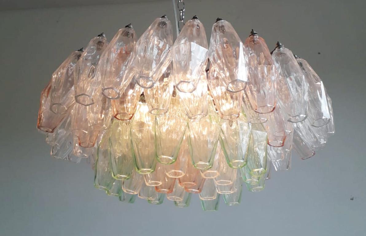 Vintage Italian chandelier with hand blown polyhedron/polyhedral shaped Murano glasses in clear, light pink, and light green colors, designed by Carlo Scarpa for Venini, made in Italy, circa 1960s
Measures: Diameter 23.5 inches, height 10.5