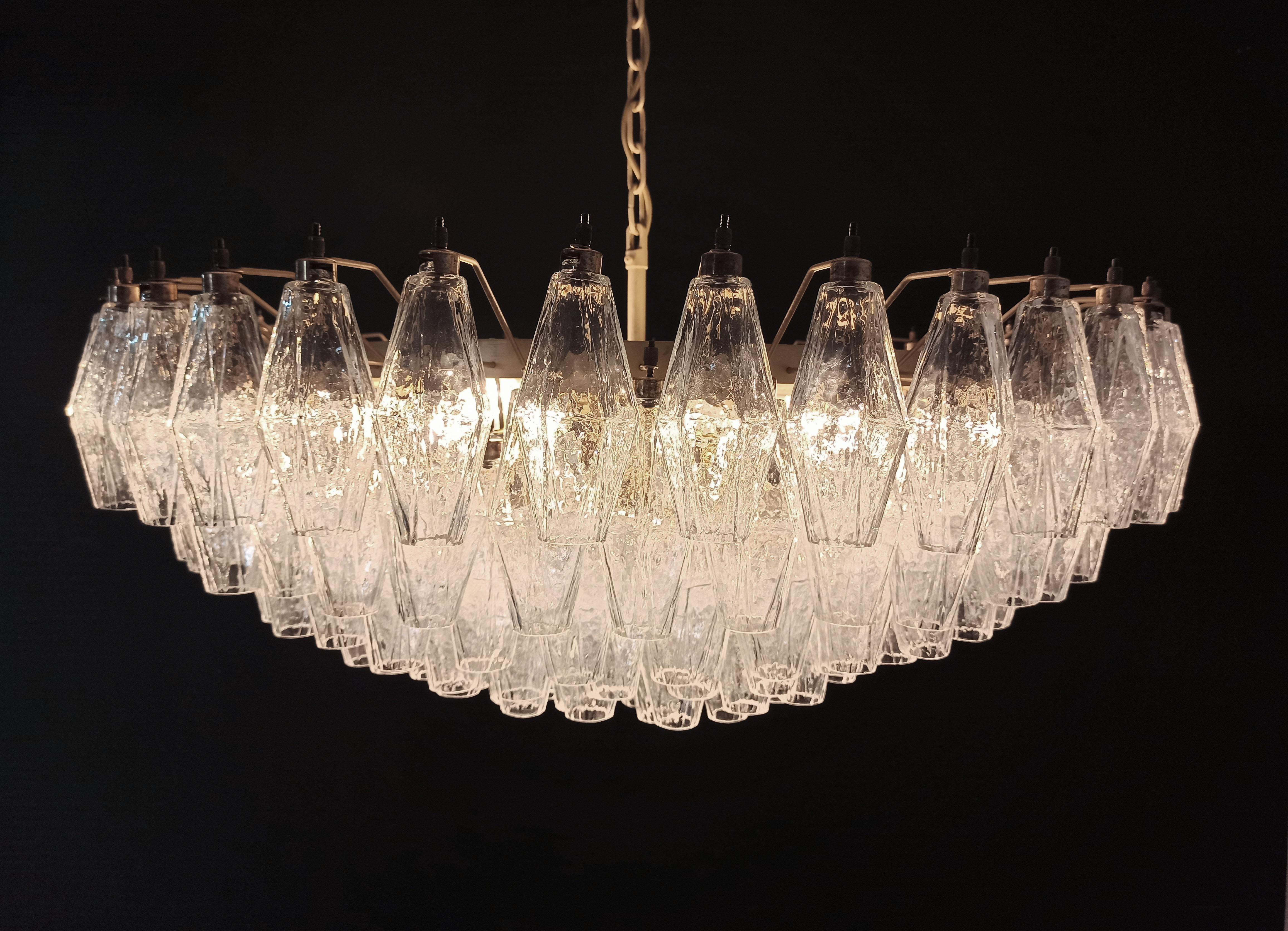 Elegant Italian pendant light made from 185 trasparent Murano glasses 