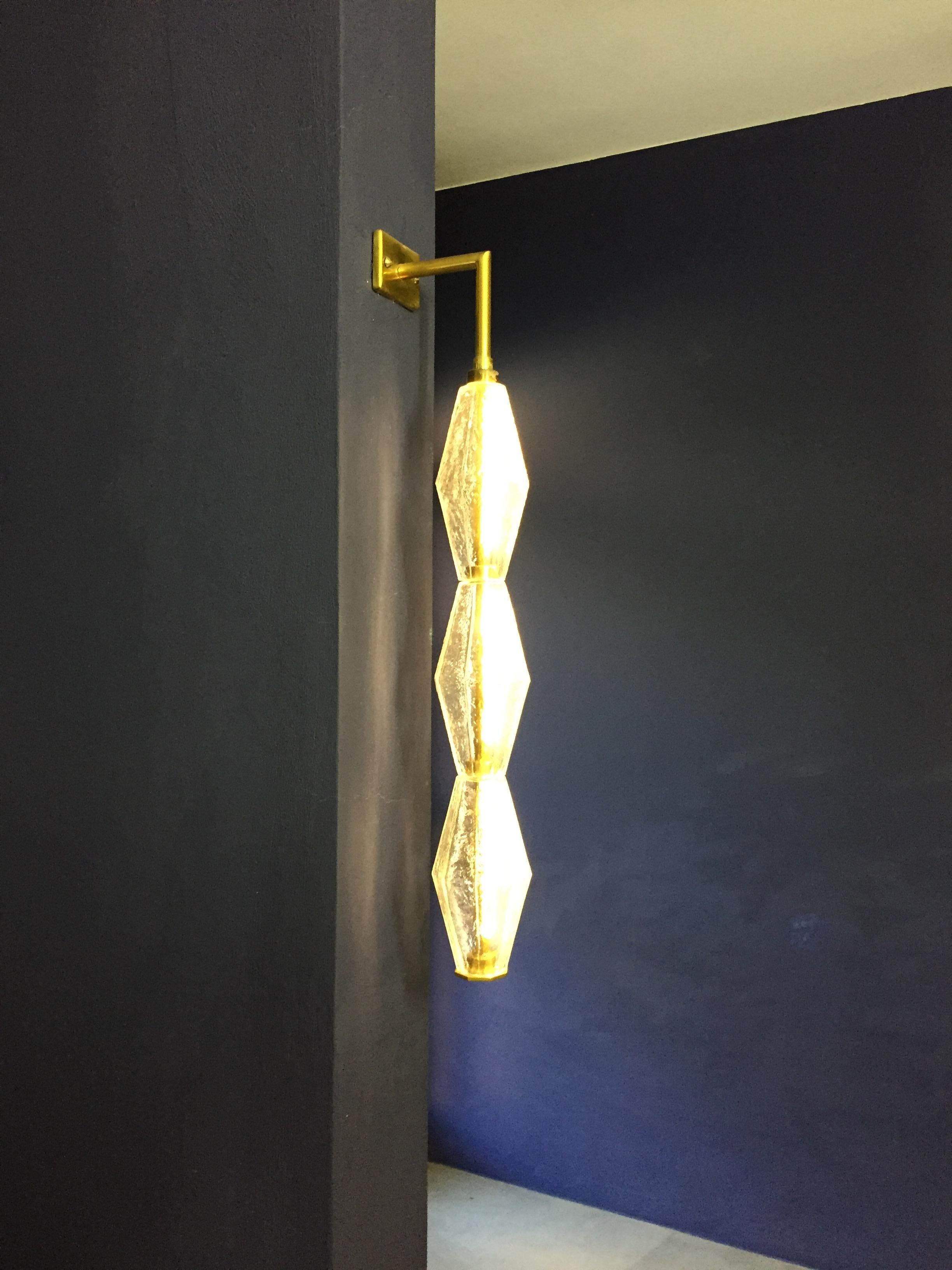 Vintage glass / polished brass

Contemporary wall lamp made with vintage Carlo Scarpa poliedri, assembled in a vertical line on a brass tube carved with led light inside. The particular glass used, gives to this lamp a neo-vintage appeal.