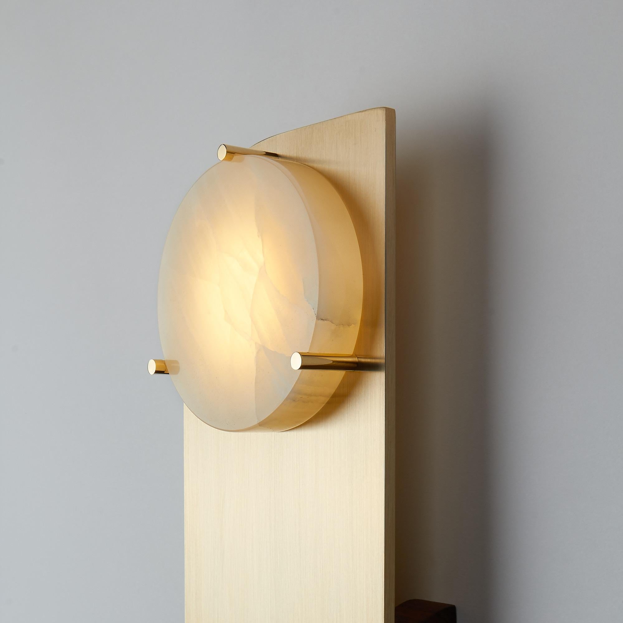 Polifemo Sconce Contemporary Sculptural Wall Light Fixture Brass Onyx Wood In New Condition For Sale In Reggio Emilia, IT