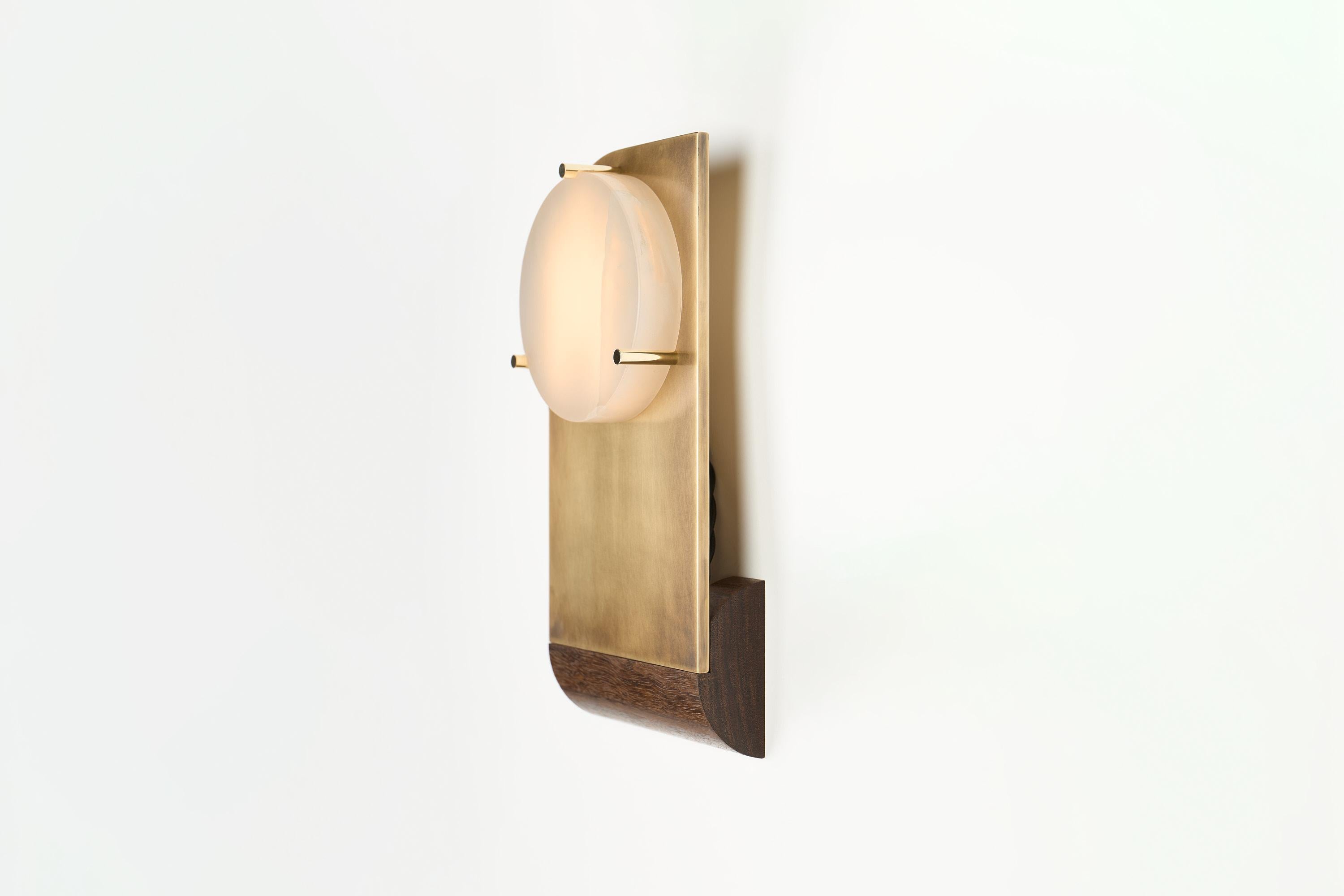 Polifemo Twins Sculptural Wall Lights in Aged Brass Onyx, Mongoy Wood, LED light In New Condition For Sale In Reggio Emilia, IT