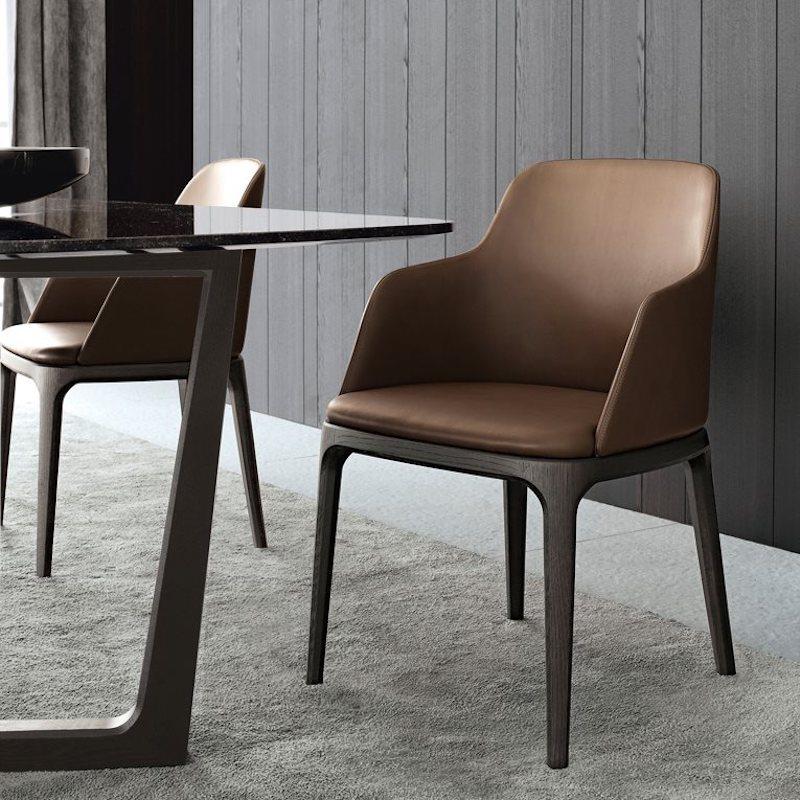 Poliform Grace Dining Chair without Arms in Fabric or Leather & Solid Wood Base (Italienisch) im Angebot