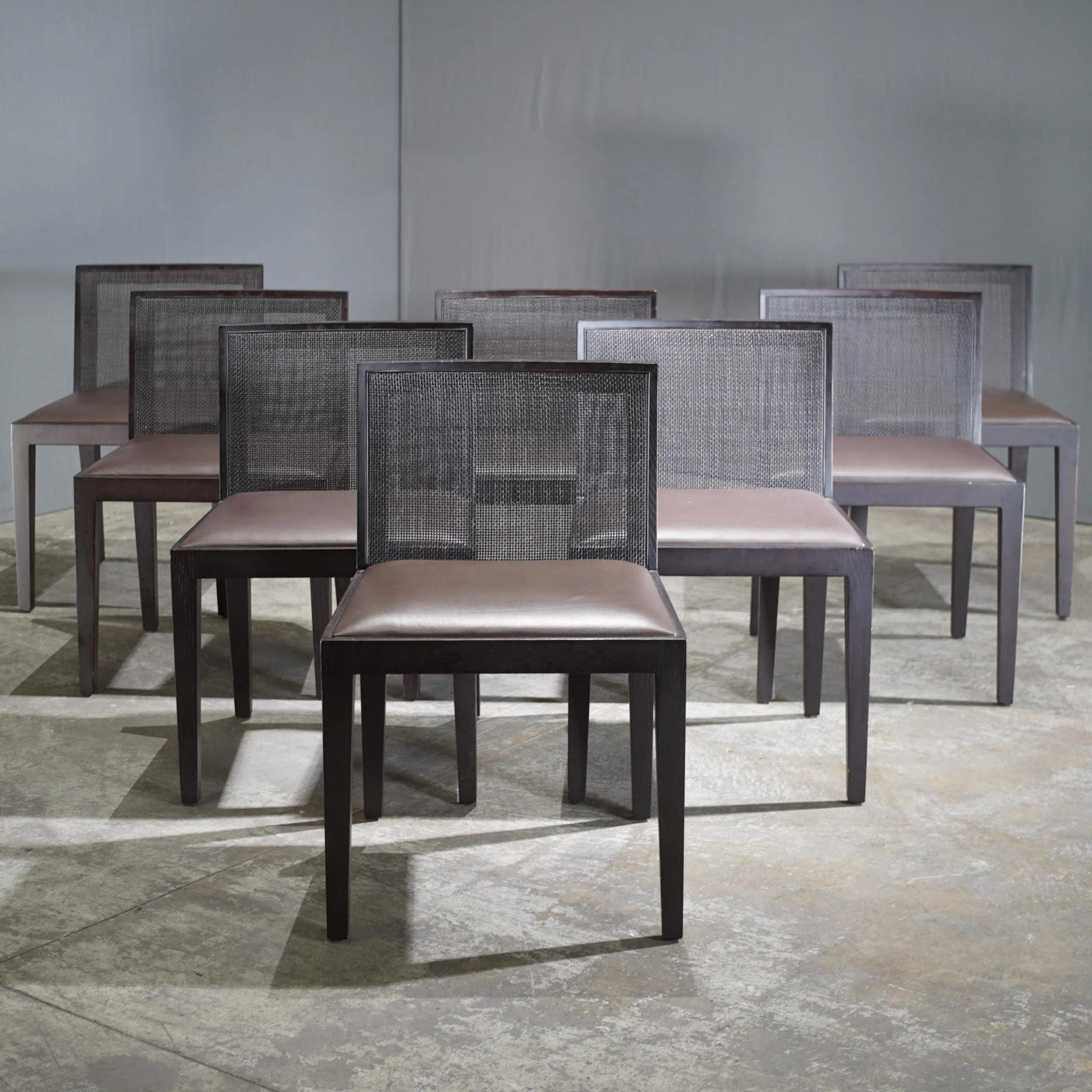 La sedia da pranzo Poliform Valentina di Carlo Colombo è l'epitome dell'eleganza e della raffinatezza contemporanee. Questa sedia presenta linee eleganti e un design minimalista, perfettamente adatto a spazi da pranzo moderni. È rivestito in tessuto