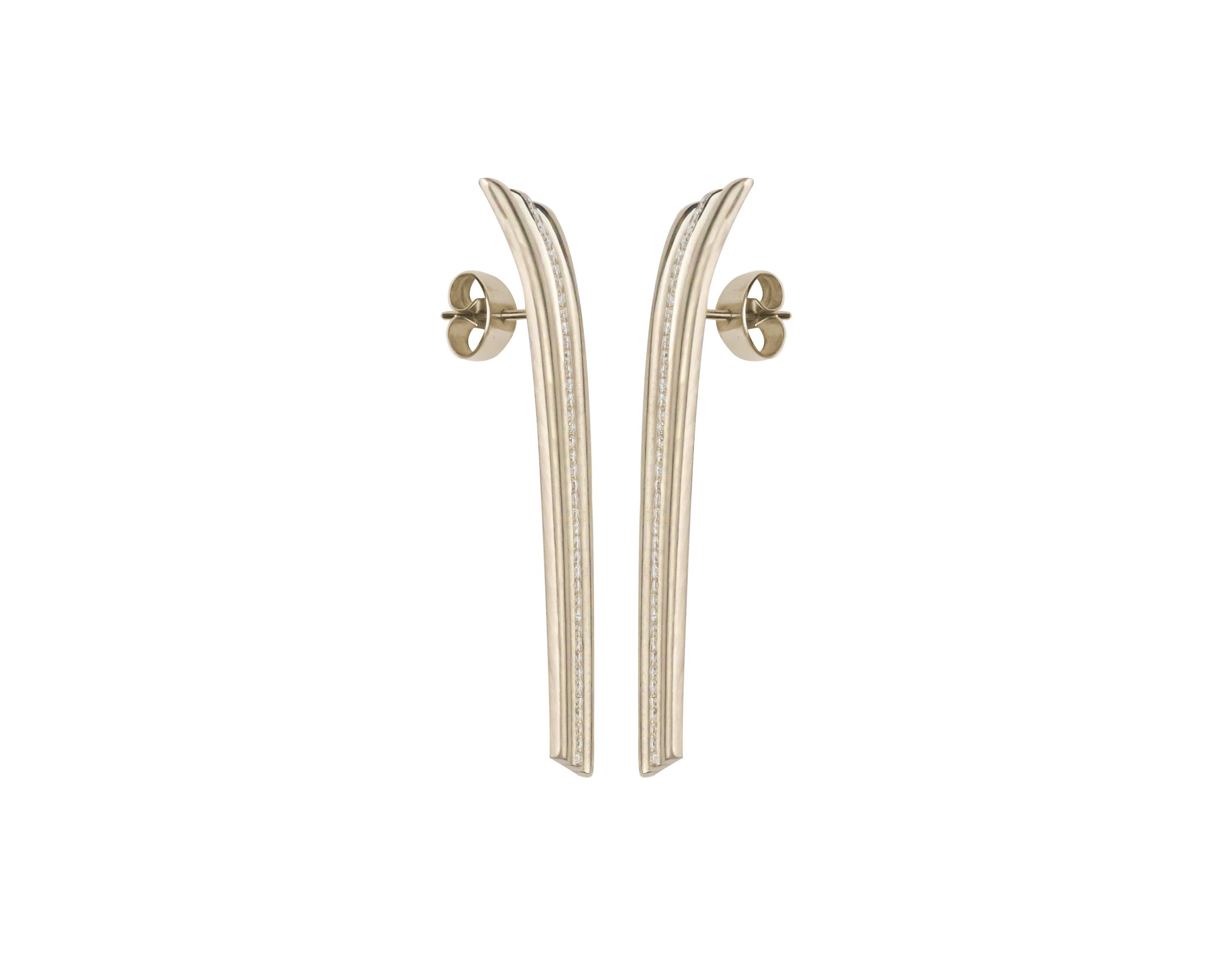 These earrings from POLINA ELLIS' MYCENAEAN collection are handcrafted in 18K raw white gold with 0,64ct white brilliant cut diamonds.
Length: 5,90cm
Width: 0,60-0,90cm