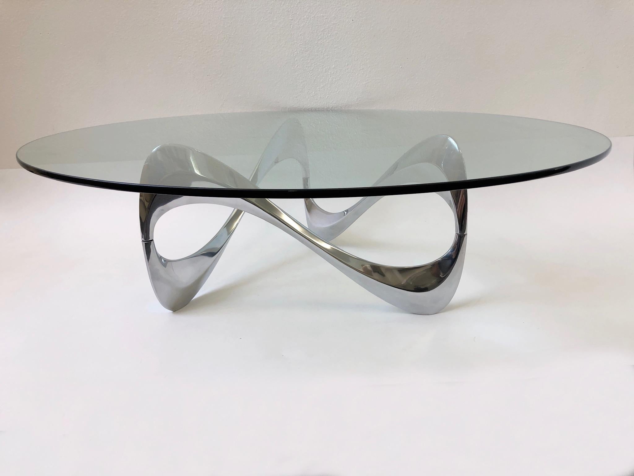 Cocktailtisch aus poliertem Aluminium und Glas von Knut Hesterberg (Moderne) im Angebot