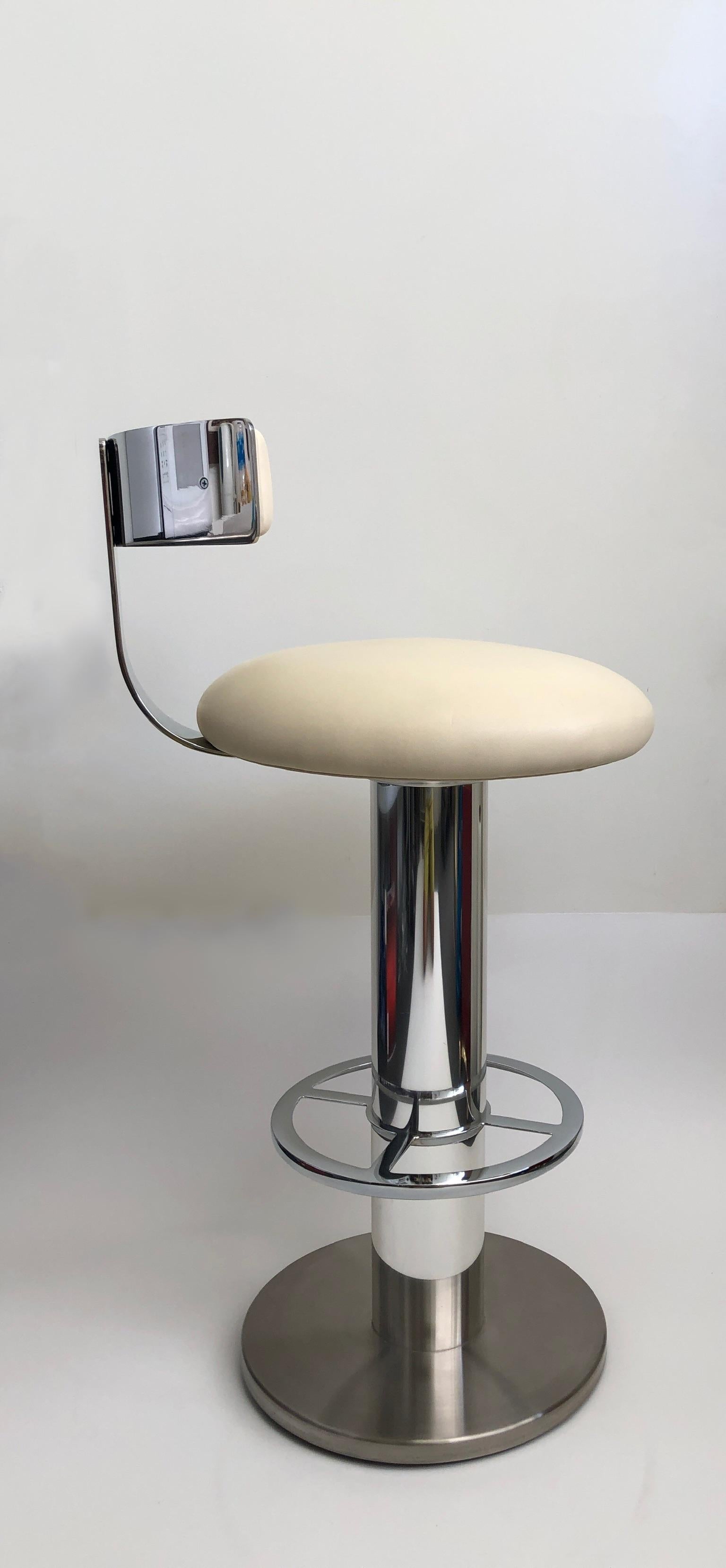 Polish Aluminum and Leather Swivel Barstool by Design For Leisure In Good Condition For Sale In Palm Springs, CA