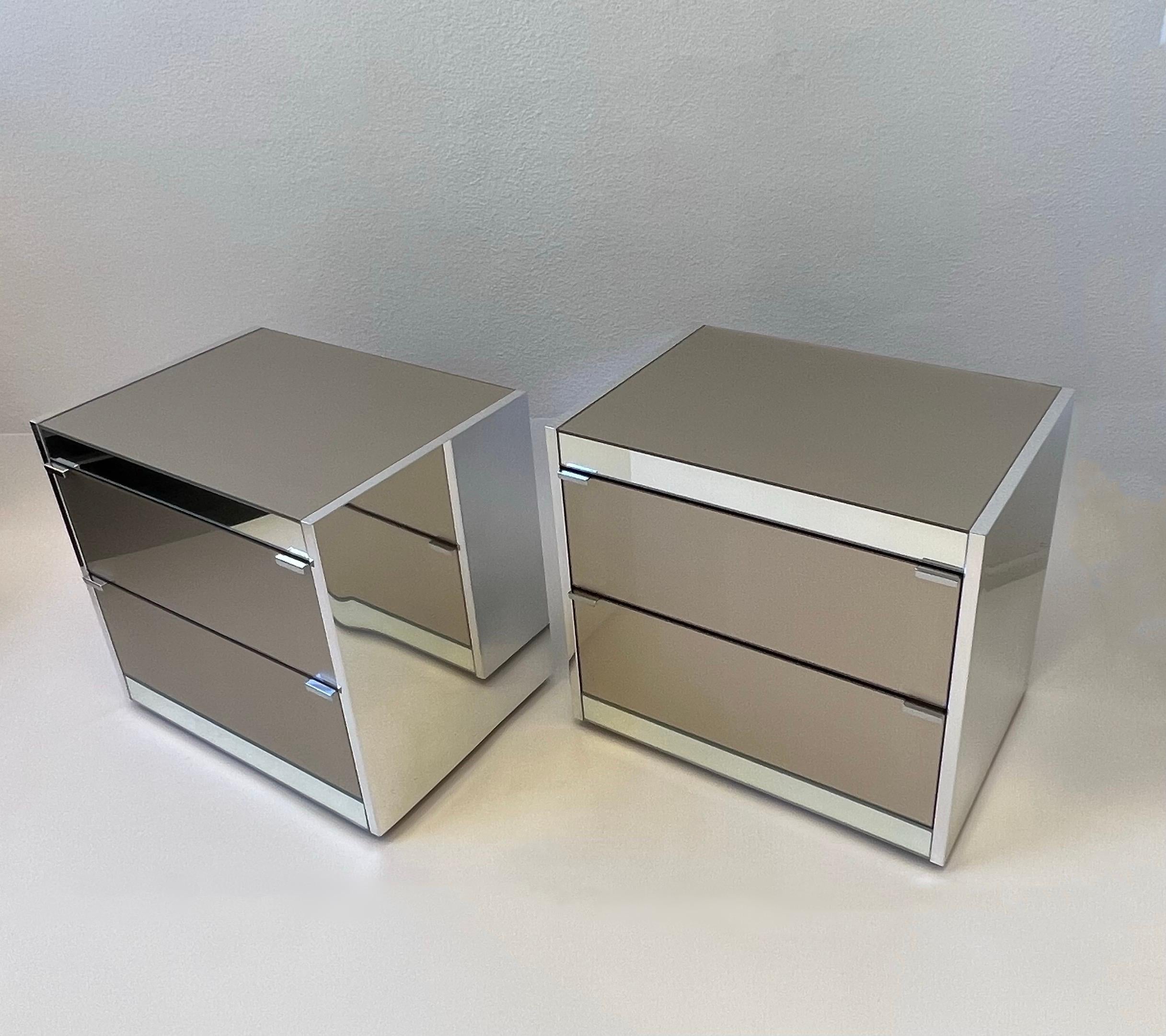 Polish Aluminum and Mirror Pair of Nightstands by Ello In Good Condition In Palm Springs, CA