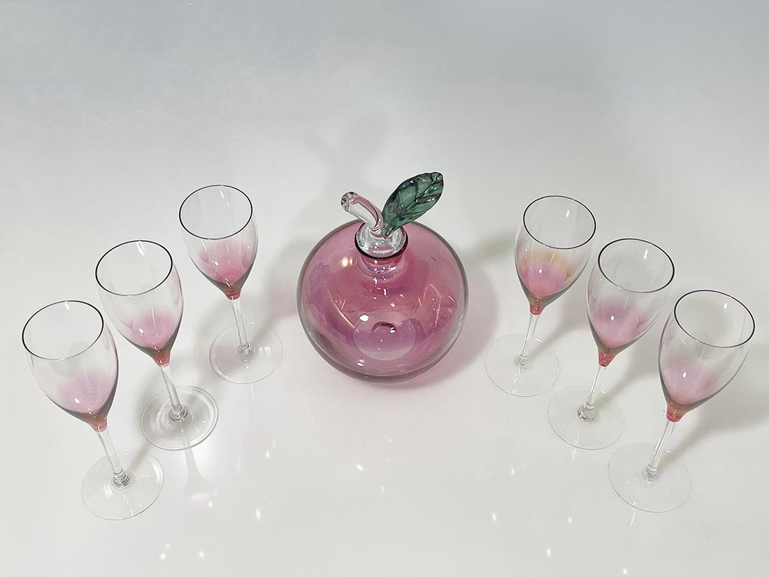 Polish Art Glass decanter and glasses by Krosno

A crystal set of a decanter with 6 fluted glasses. The decanter in an apple shape with 6 glasses in an iridescent pink and orange color. The set was made by Krosno Art, Poland

Kronso established