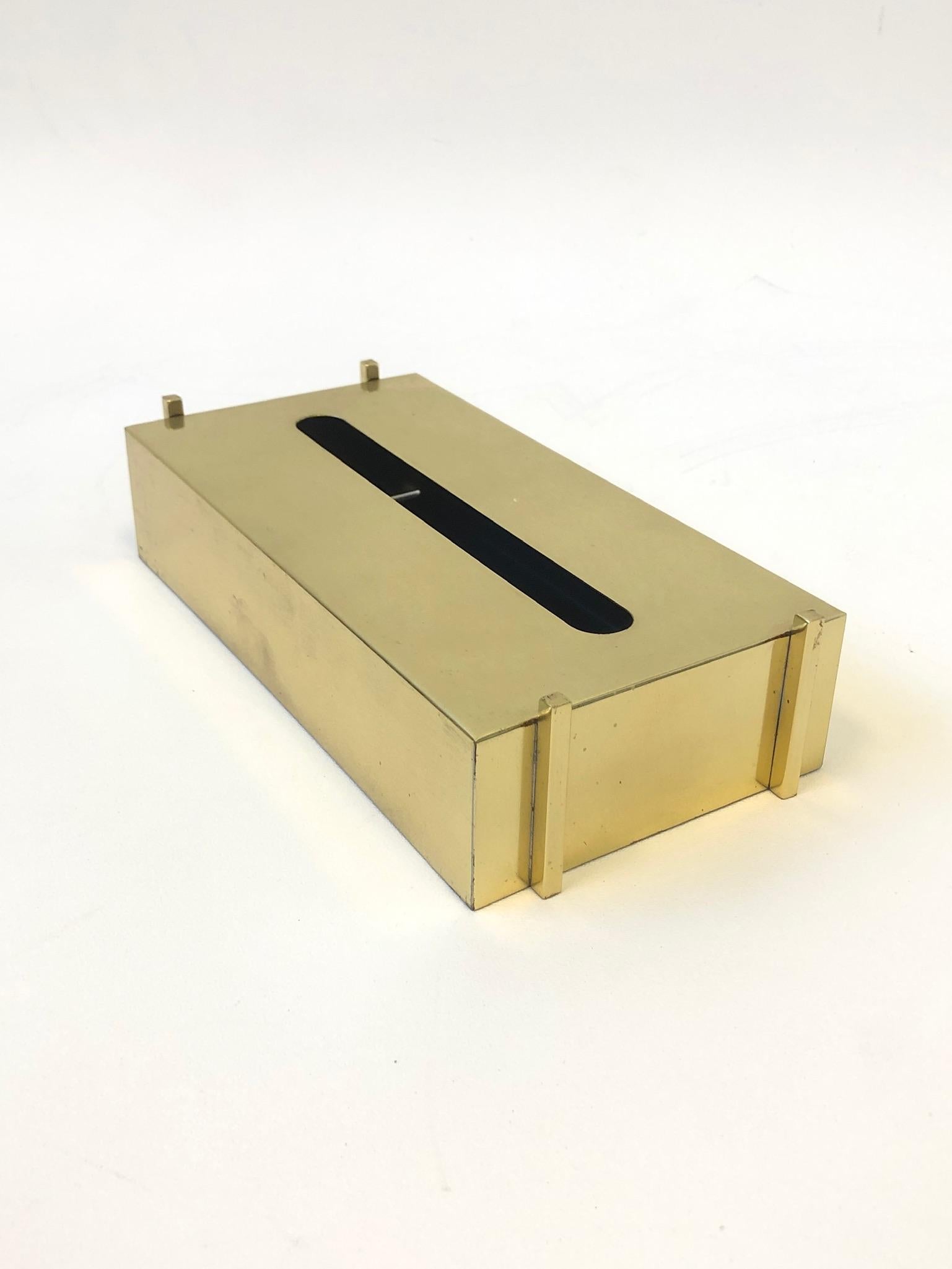 Americano Set di accessori da scrivania in ottone e lucite di Charles Hollis Jones in vendita