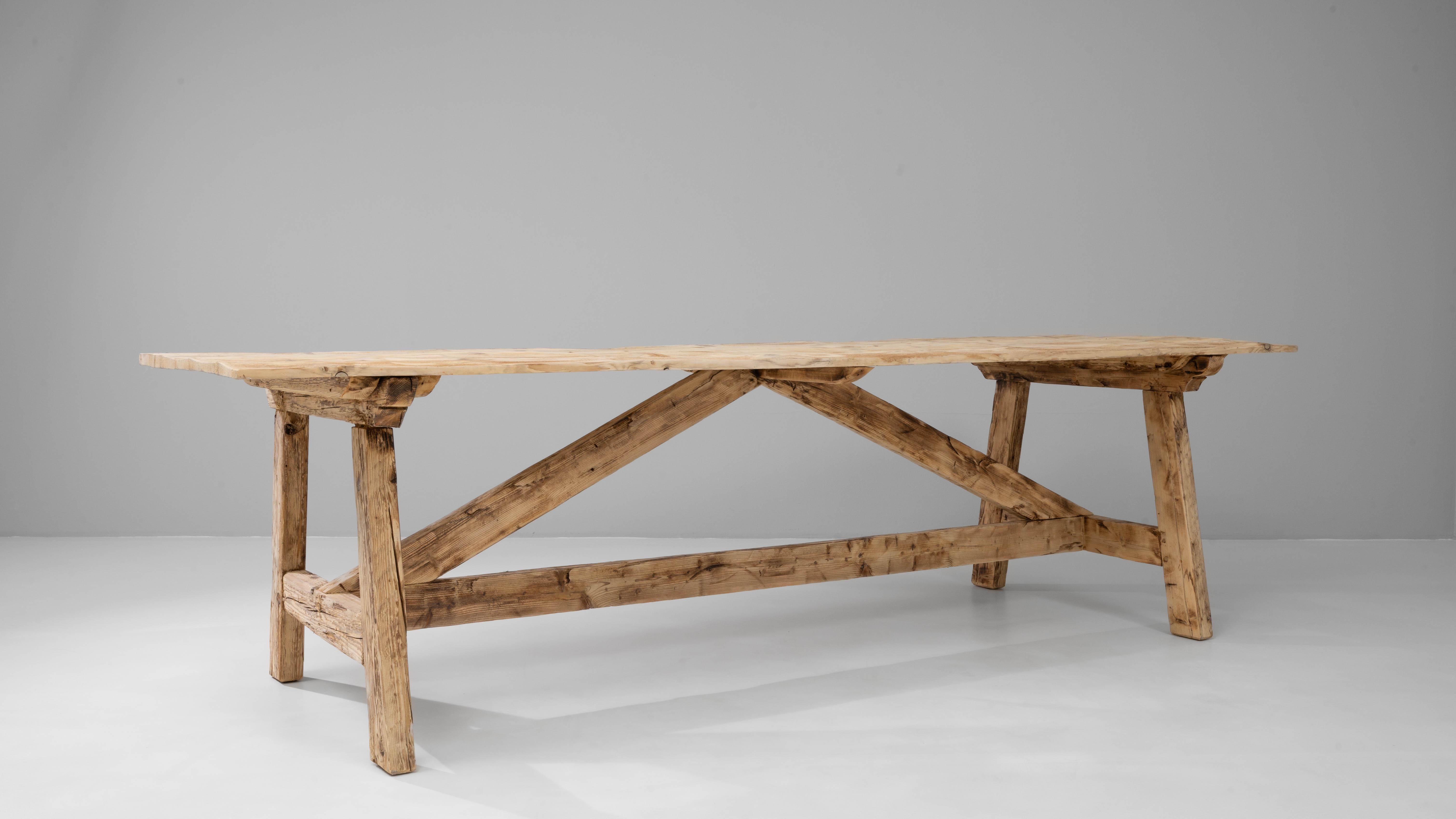 Mesa de comedor con caballete de pino polaco en venta 1